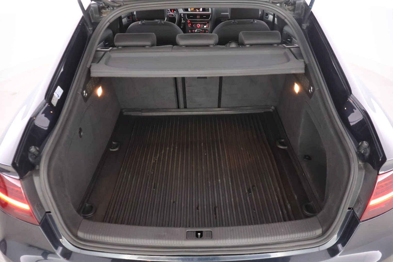 Audi A5 2014 Sportback Business 2,0 TDI DPF 130 kW quattro S tronic * Vakionopeudensäädin / P-tutkat / Koukku / Lohkolämmitin * - S-Line ulko paketilla / 2x Renkaat ja vanteet - HULLUT AVAJAISHULINAT KORKOTARJOUS 3,29 %