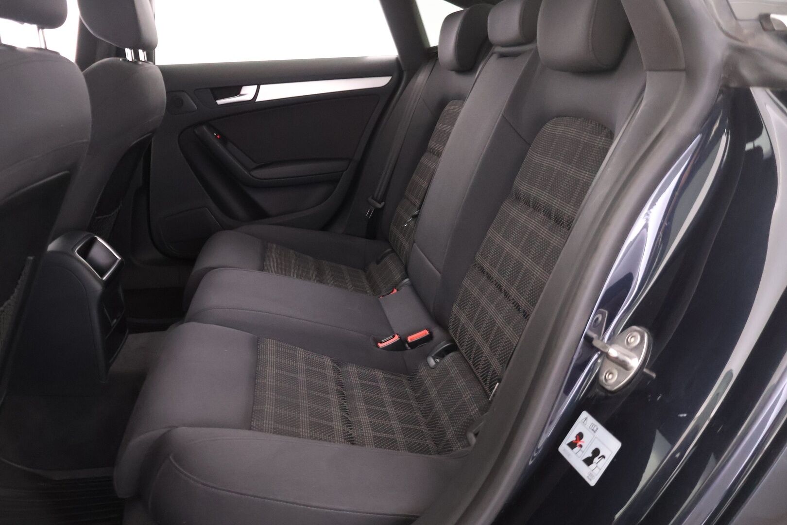 Audi A5 2014 Sportback Business 2,0 TDI DPF 130 kW quattro S tronic * Vakionopeudensäädin / P-tutkat / Koukku / Lohkolämmitin * - S-Line ulko paketilla / 2x Renkaat ja vanteet - HULLUT AVAJAISHULINAT KORKOTARJOUS 3,29 %