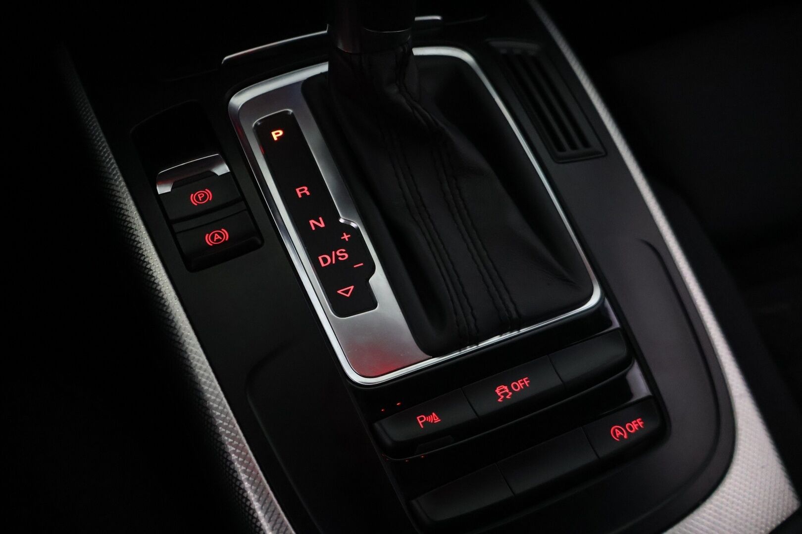 Audi A5 2014 Sportback Business 2,0 TDI DPF 130 kW quattro S tronic * Vakionopeudensäädin / P-tutkat / Koukku / Lohkolämmitin * - S-Line ulko paketilla / 2x Renkaat ja vanteet - HULLUT AVAJAISHULINAT KORKOTARJOUS 3,29 %