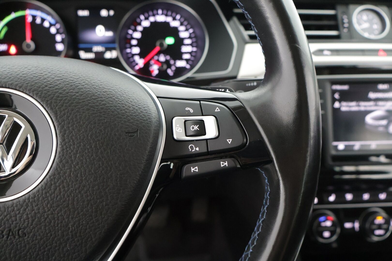 Volkswagen Passat 2017 Variant GTE Plug-In Hybrid 160 kW (218 hv) DSG-aut *ACC / Koukku / P.kamera / Nahka-alcantara * - Adaptiivinen vakionopeudensäädin / Peruutuskamera / Carplay / Vetokoukku / Automaattinen ilmastointi