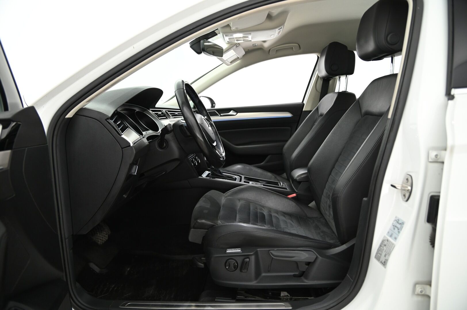 Volkswagen Passat 2017 Variant GTE Plug-In Hybrid 160 kW (218 hv) DSG-aut *ACC / Koukku / P.kamera / Nahka-alcantara * - Adaptiivinen vakionopeudensäädin / Peruutuskamera / Carplay / Vetokoukku / Automaattinen ilmastointi