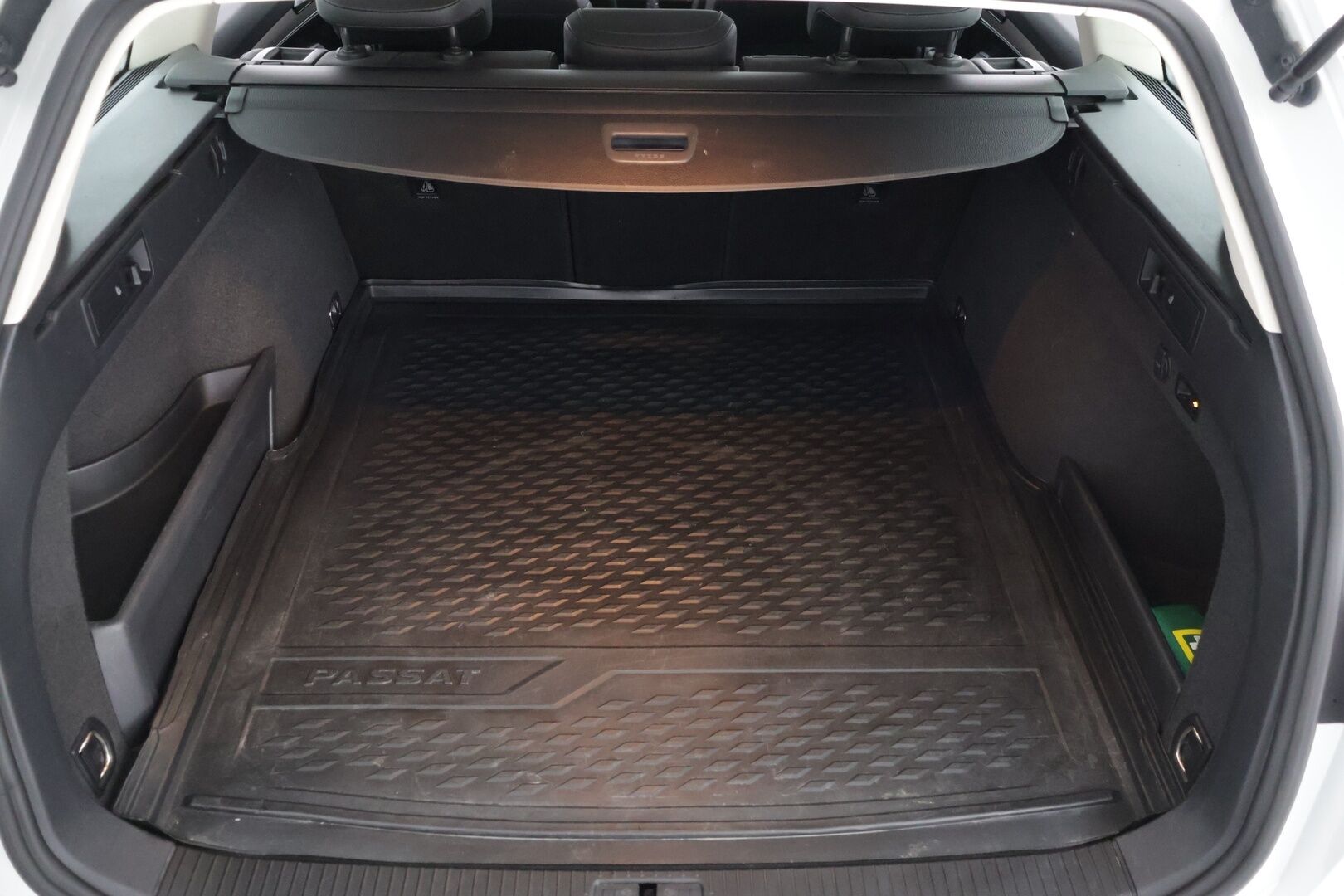 Volkswagen Passat 2017 Variant GTE Plug-In Hybrid 160 kW (218 hv) DSG-aut *ACC / Koukku / P.kamera / Nahka-alcantara * - Adaptiivinen vakionopeudensäädin / Peruutuskamera / Carplay / Vetokoukku / Automaattinen ilmastointi