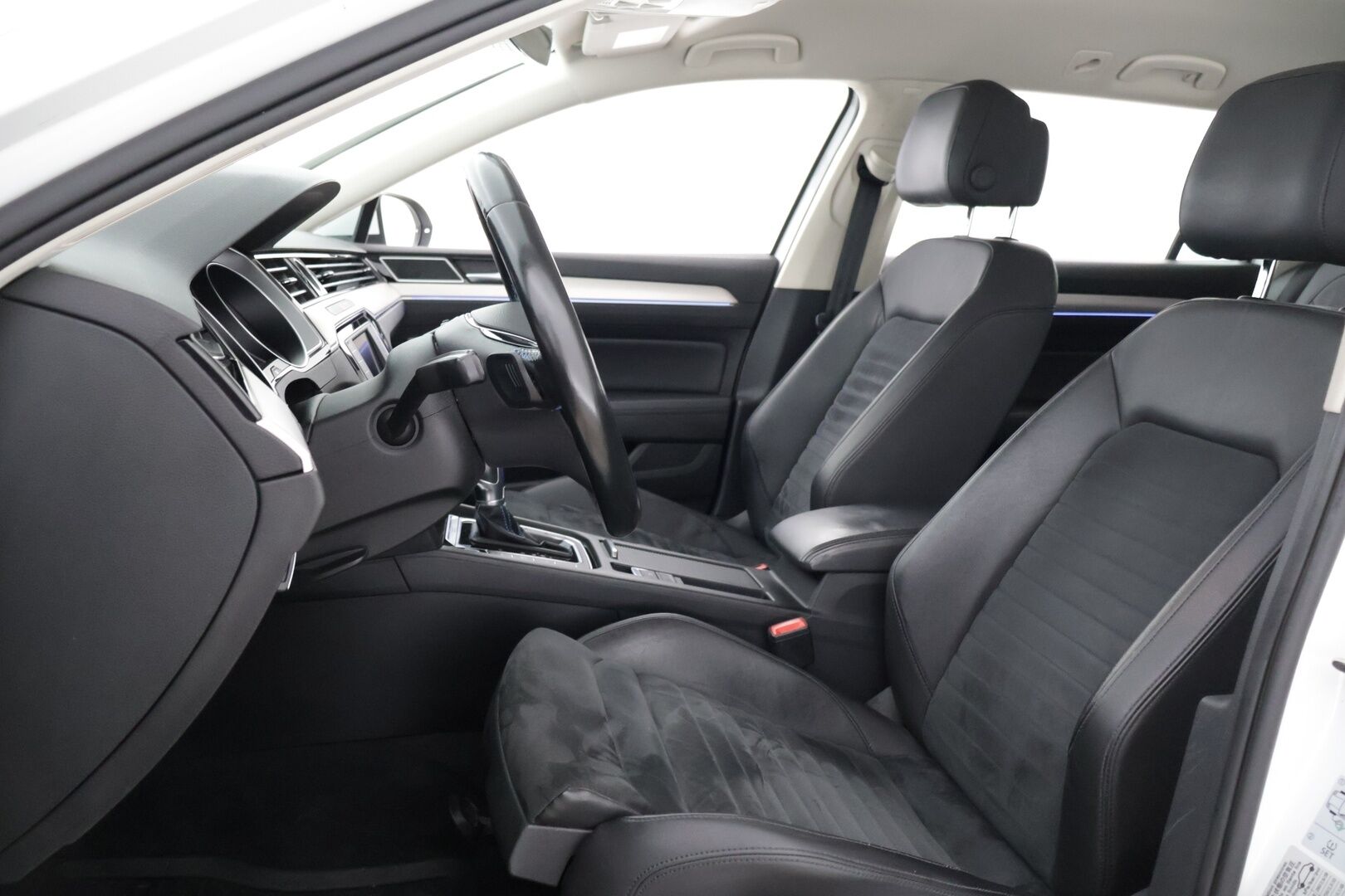 Volkswagen Passat 2017 Variant GTE Plug-In Hybrid 160 kW (218 hv) DSG-aut *ACC / Koukku / P.kamera / Nahka-alcantara * - Adaptiivinen vakionopeudensäädin / Peruutuskamera / Carplay / Vetokoukku / Automaattinen ilmastointi