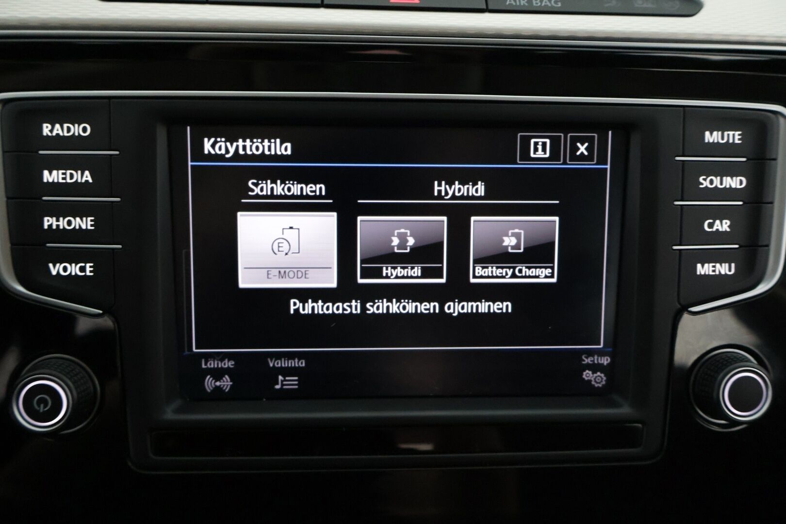 Volkswagen Passat 2017 Variant GTE Plug-In Hybrid 160 kW (218 hv) DSG-aut *ACC / Koukku / P.kamera / Nahka-alcantara * - Adaptiivinen vakionopeudensäädin / Peruutuskamera / Carplay / Vetokoukku / Automaattinen ilmastointi