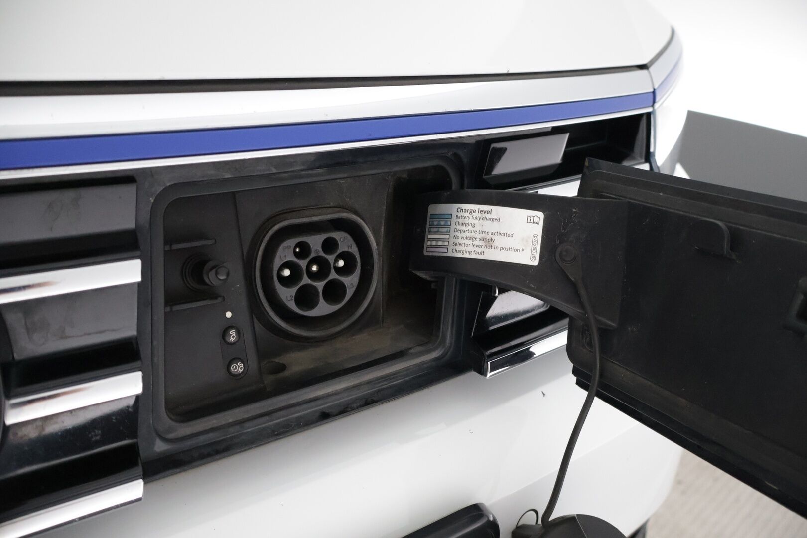 Volkswagen Passat 2017 Variant GTE Plug-In Hybrid 160 kW (218 hv) DSG-aut *ACC / Koukku / P.kamera / Nahka-alcantara * - Adaptiivinen vakionopeudensäädin / Peruutuskamera / Carplay / Vetokoukku / Automaattinen ilmastointi