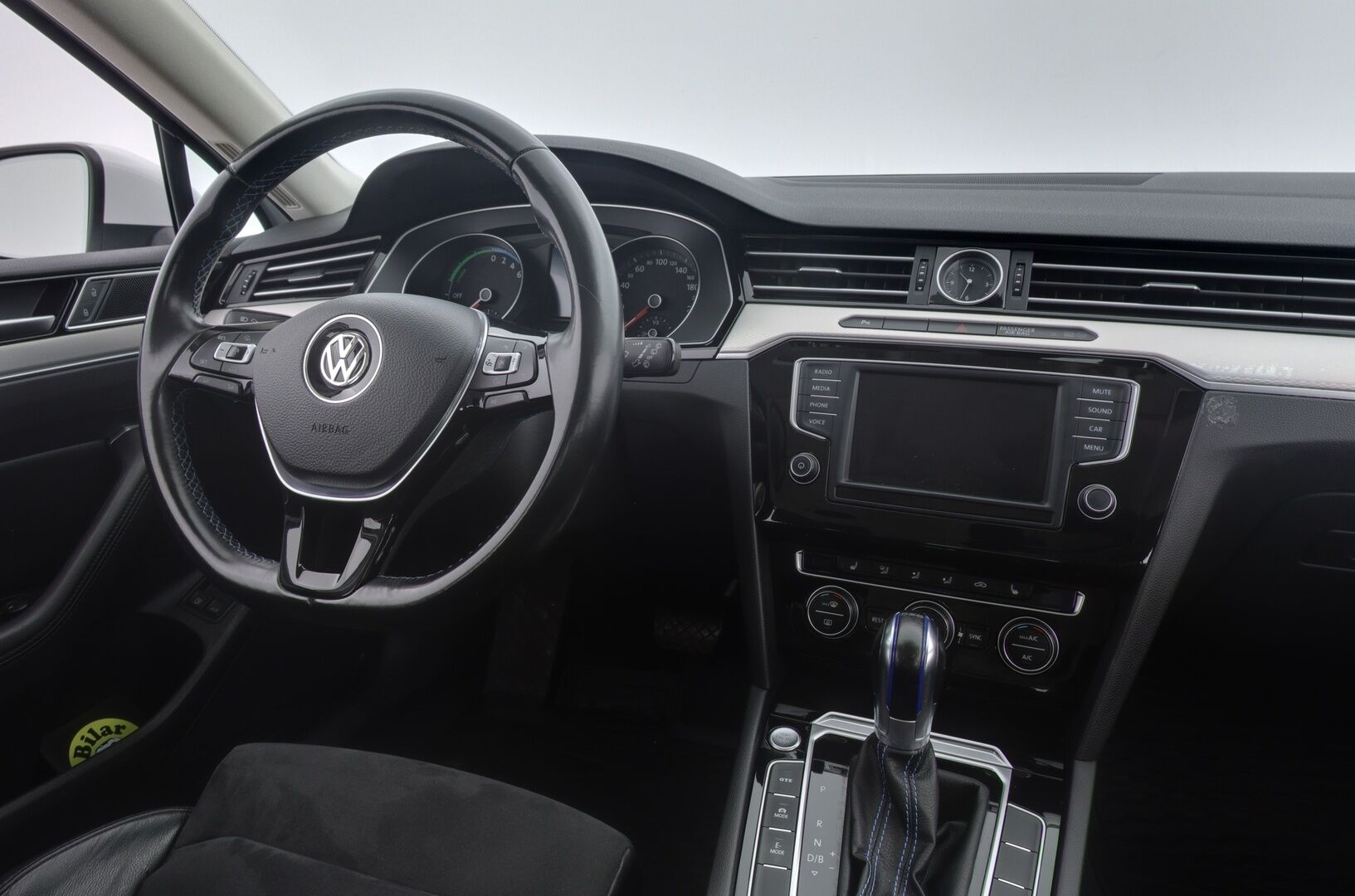 Volkswagen Passat 2017 Variant GTE Plug-In Hybrid 160 kW (218 hv) DSG-aut *ACC / Koukku / P.kamera / Nahka-alcantara * - Adaptiivinen vakionopeudensäädin / Peruutuskamera / Carplay / Vetokoukku / Automaattinen ilmastointi