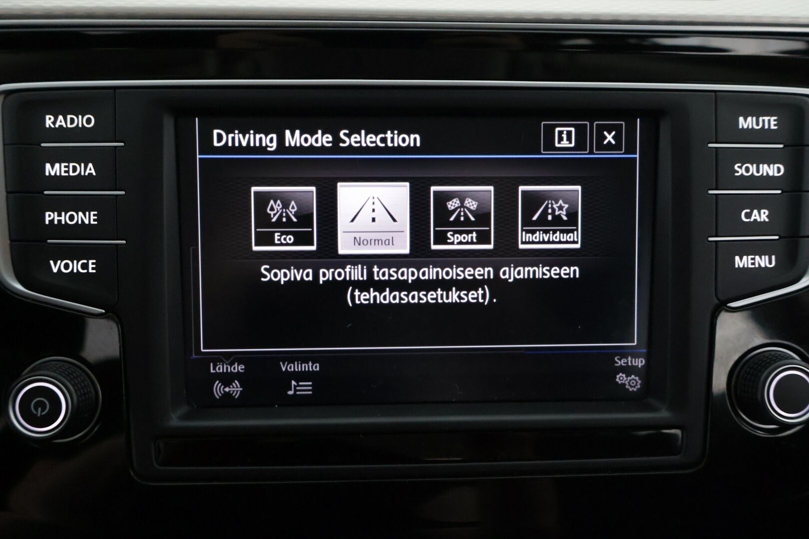 Volkswagen Passat 2017 Variant GTE Plug-In Hybrid 160 kW (218 hv) DSG-aut *ACC / Koukku / P.kamera / Nahka-alcantara * - Adaptiivinen vakionopeudensäädin / Peruutuskamera / Carplay / Vetokoukku / Automaattinen ilmastointi