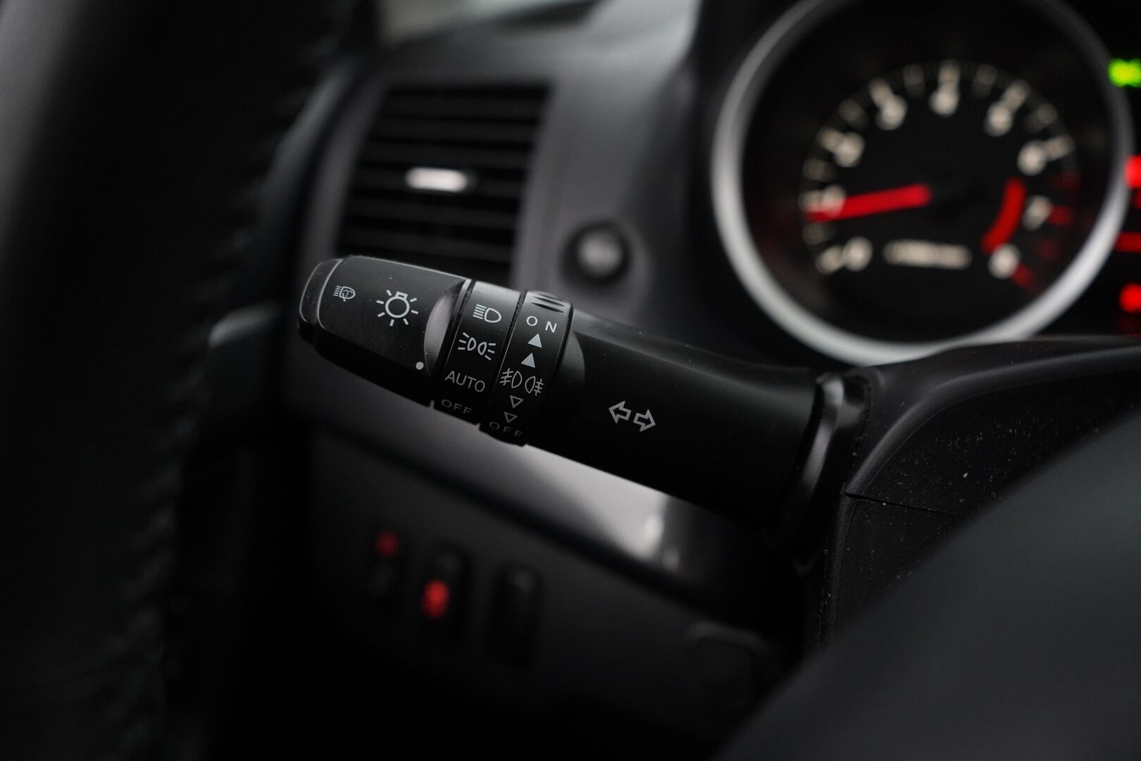 Mitsubishi Lancer 2012 LANCER Viistoperä (AB) 4ov 1798cm3 * MYYDÄÄN HUUTOKAUPAT.COM*
