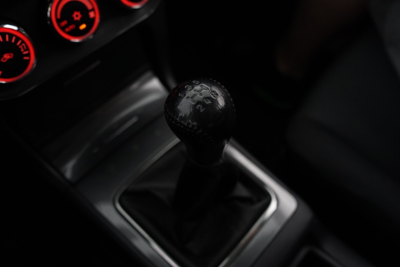 Mitsubishi Lancer 2012 LANCER Viistoperä (AB) 4ov 1798cm3 * MYYDÄÄN HUUTOKAUPAT.COM*