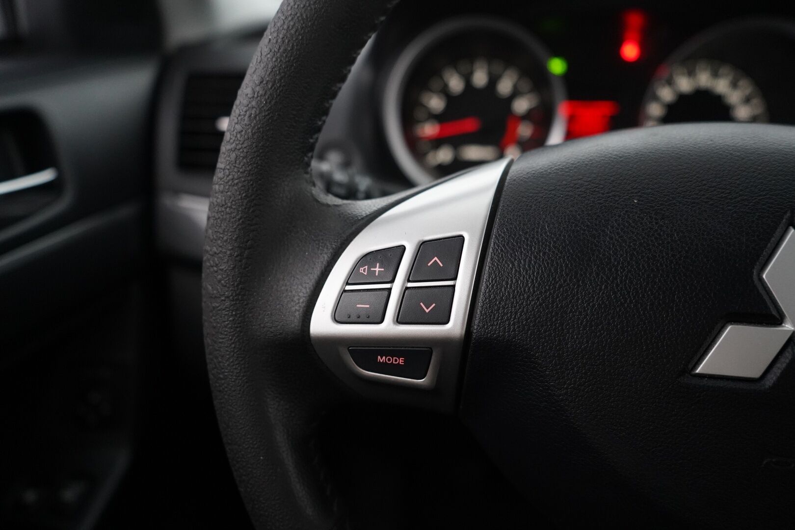 Mitsubishi Lancer 2012 LANCER Viistoperä (AB) 4ov 1798cm3 * MYYDÄÄN HUUTOKAUPAT.COM*