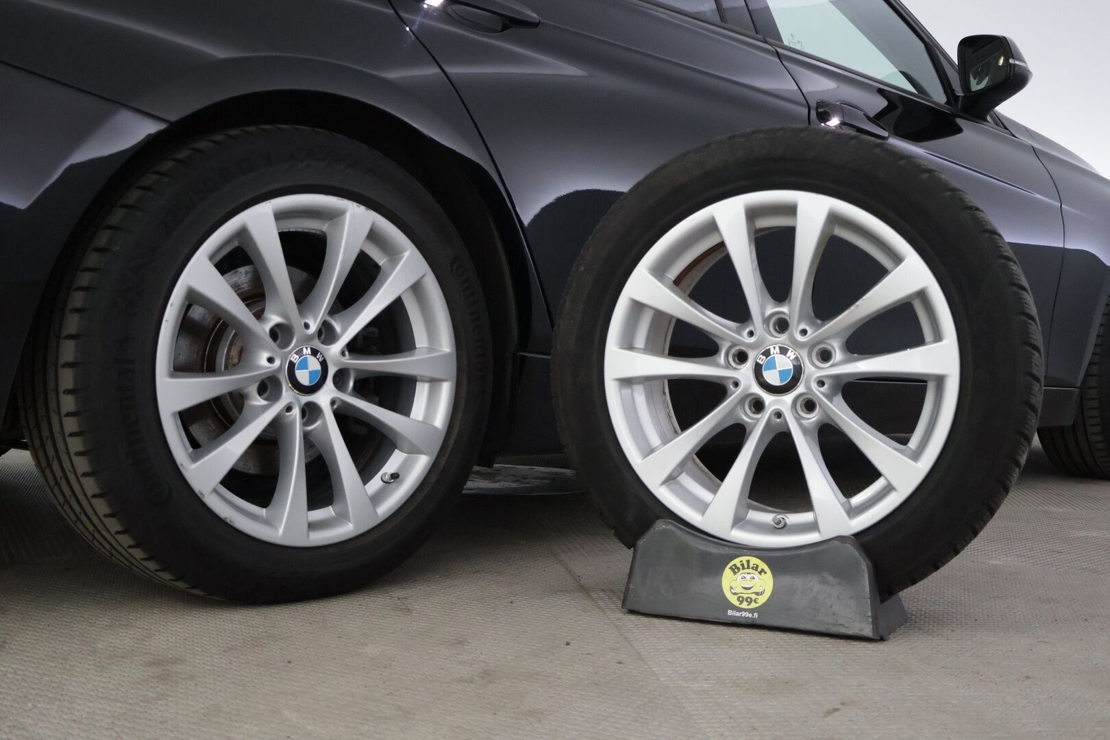 BMW 320 2019 F30 Sedan 320d A xDrive Business * Vakkari / Koukku / P-tutkat / Sähköitoiminen takaluukku / Navi * - Todella pienillä kilsoilla!