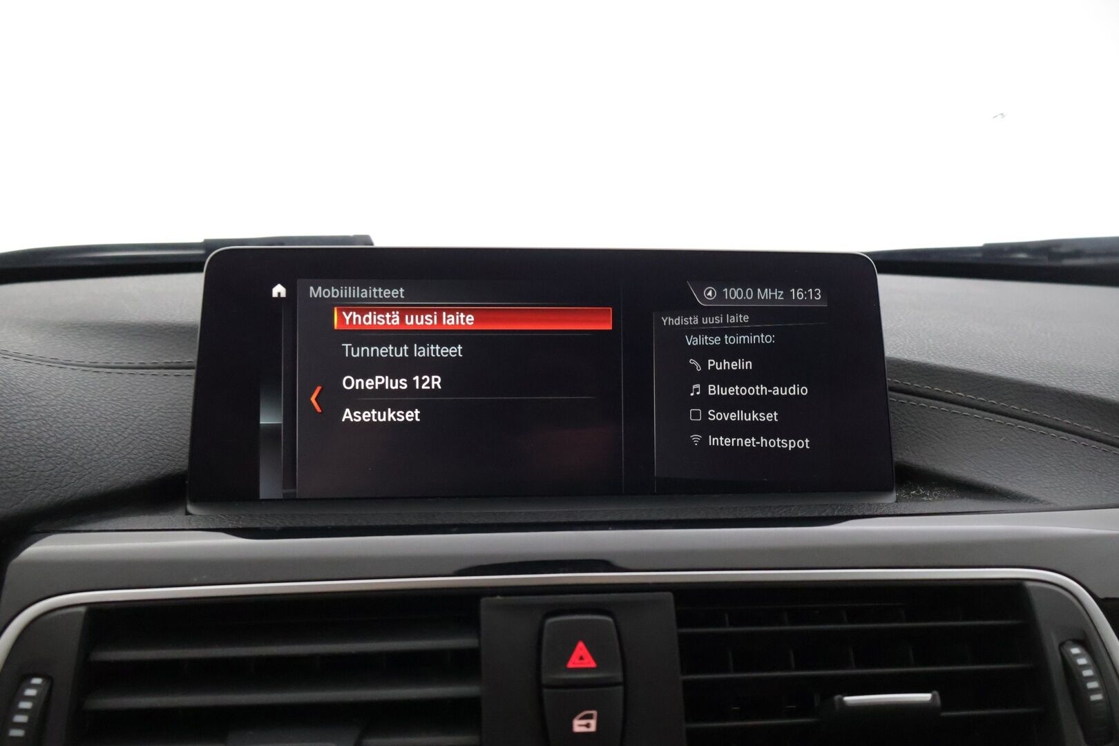 BMW 320 2019 F30 Sedan 320d A xDrive Business * Vakkari / Koukku / P-tutkat / Sähköitoiminen takaluukku / Navi * - Todella pienillä kilsoilla!