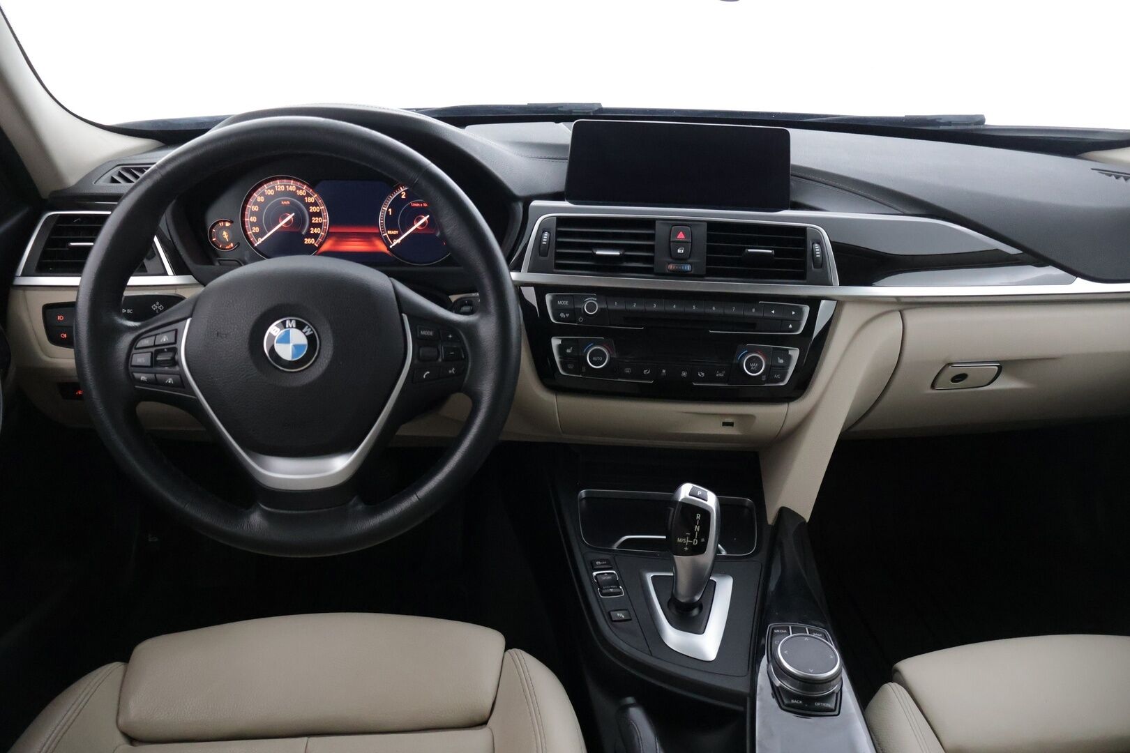 BMW 320 2019 F30 Sedan 320d A xDrive Business * Vakkari / Koukku / P-tutkat / Sähköitoiminen takaluukku / Navi * - Todella pienillä kilsoilla!
