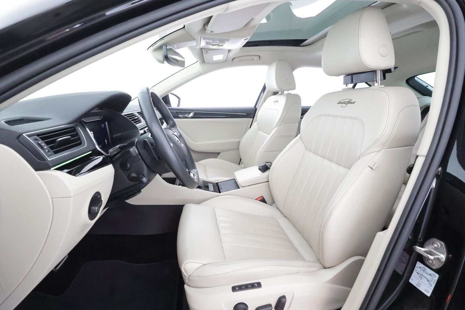 Skoda Superb 2023 1.4 TSI PHEV L&K iV DSG - Webasto | Koukku | ACC | Matrix | Canton | 360 | Ilmastoidut&Hierovat Sporttipenkit | 1Om Suomiauto | Supervarusteet!