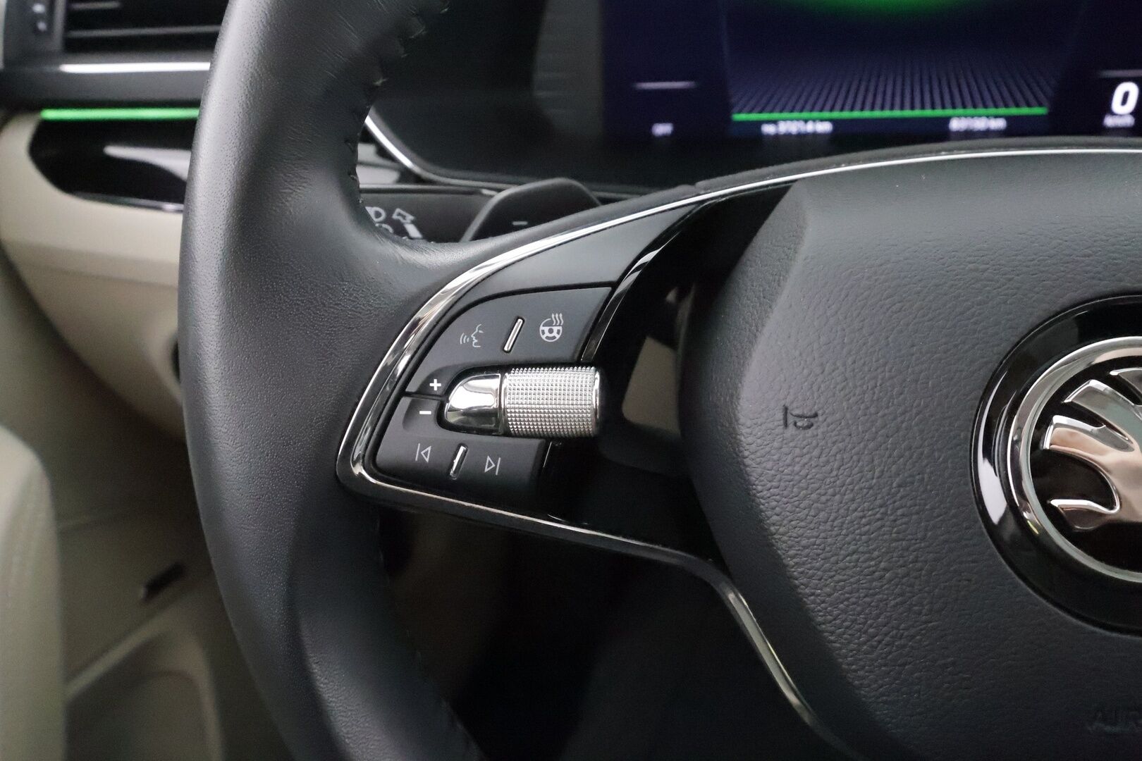 Skoda Superb 2023 1.4 TSI PHEV L&K iV DSG - Webasto | Koukku | ACC | Matrix | Canton | 360 | Ilmastoidut&Hierovat Sporttipenkit | 1Om Suomiauto | Supervarusteet!