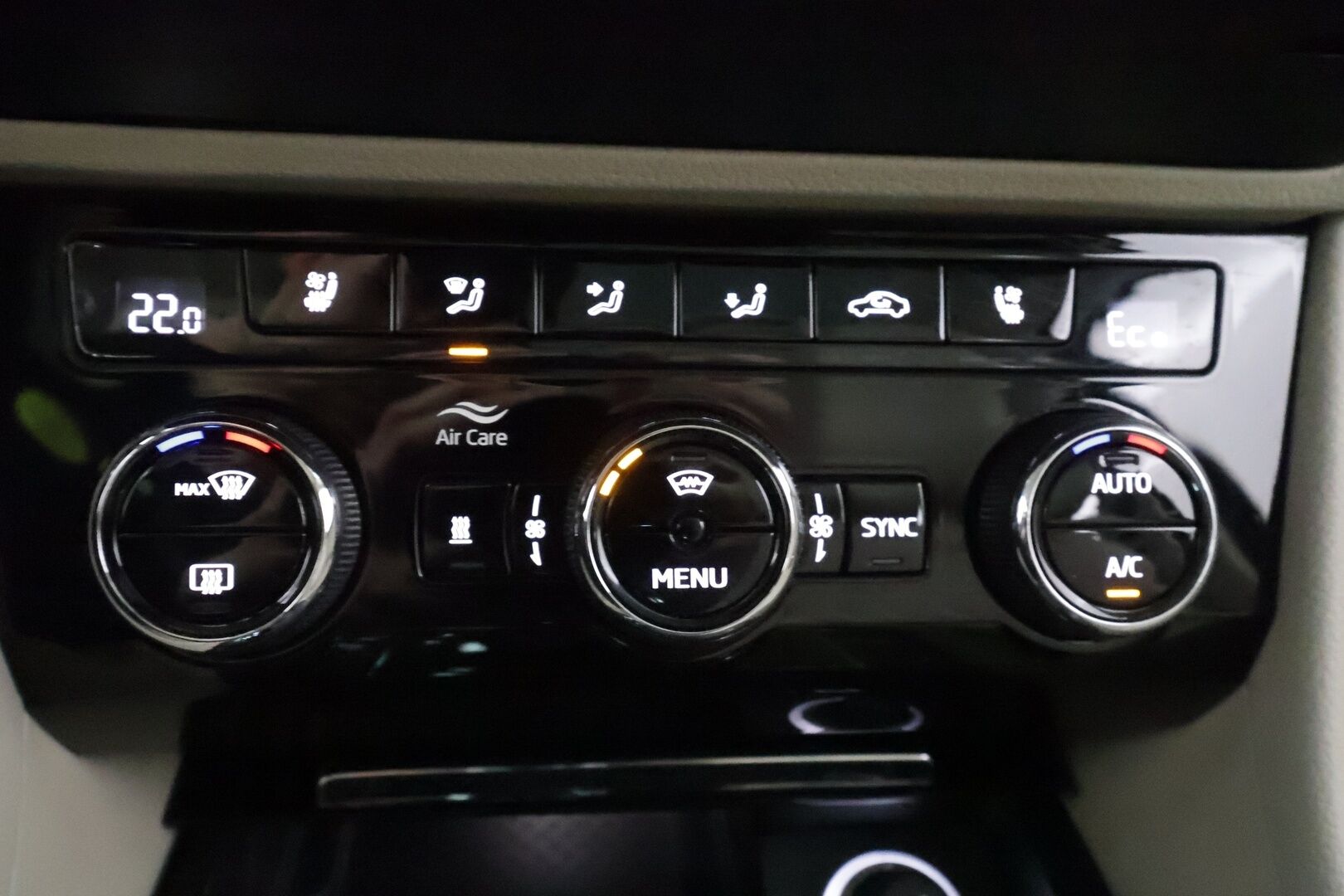 Skoda Superb 2023 1.4 TSI PHEV L&K iV DSG - Webasto | Koukku | ACC | Matrix | Canton | 360 | Ilmastoidut&Hierovat Sporttipenkit | 1Om Suomiauto | Supervarusteet!
