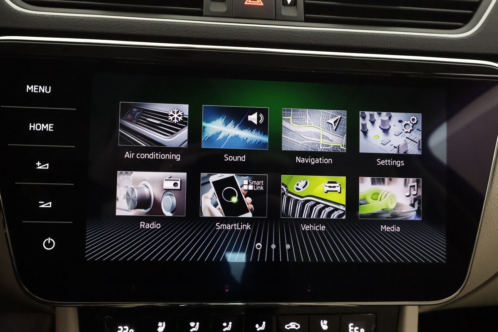 Skoda Superb 2023 1.4 TSI PHEV L&K iV DSG - Webasto | Koukku | ACC | Matrix | Canton | 360 | Ilmastoidut&Hierovat Sporttipenkit | 1Om Suomiauto | Supervarusteet!