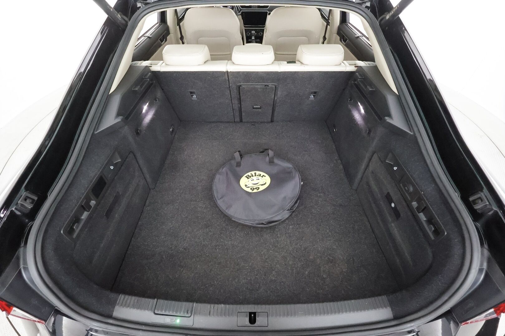 Skoda Superb 2023 1.4 TSI PHEV L&K iV DSG - Webasto | Koukku | ACC | Matrix | Canton | 360 | Ilmastoidut&Hierovat Sporttipenkit | 1Om Suomiauto | Supervarusteet!