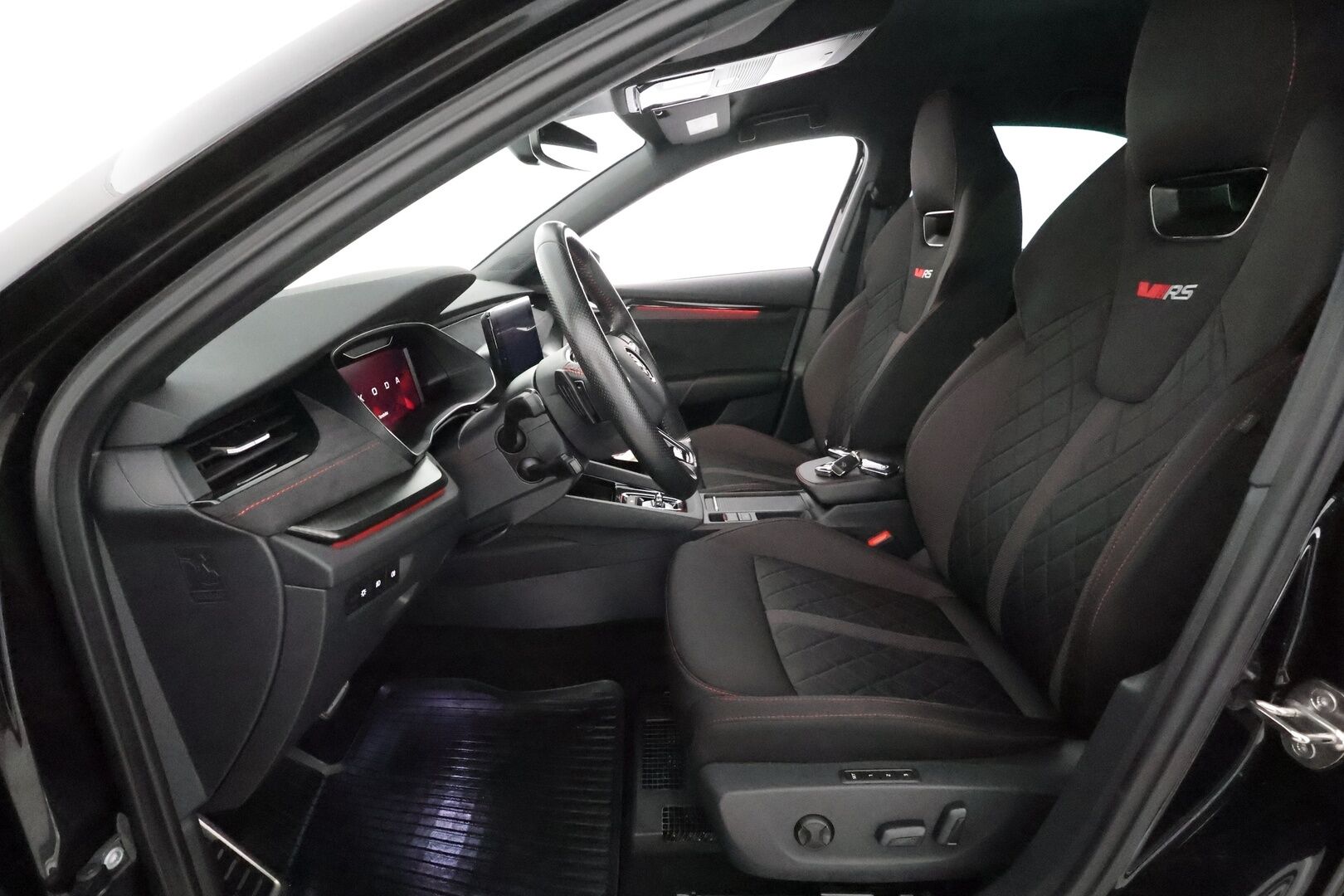Skoda Octavia 2021 OCTAVIA RS 1.4 TSi PHEV ** Webasto / Adapt.Vakkari / Matrix-LED / P.kamera / Canton / Sporttipenkit Muistilla ** - Kahdet Renkaat / Akku Kuntotarkistettu!