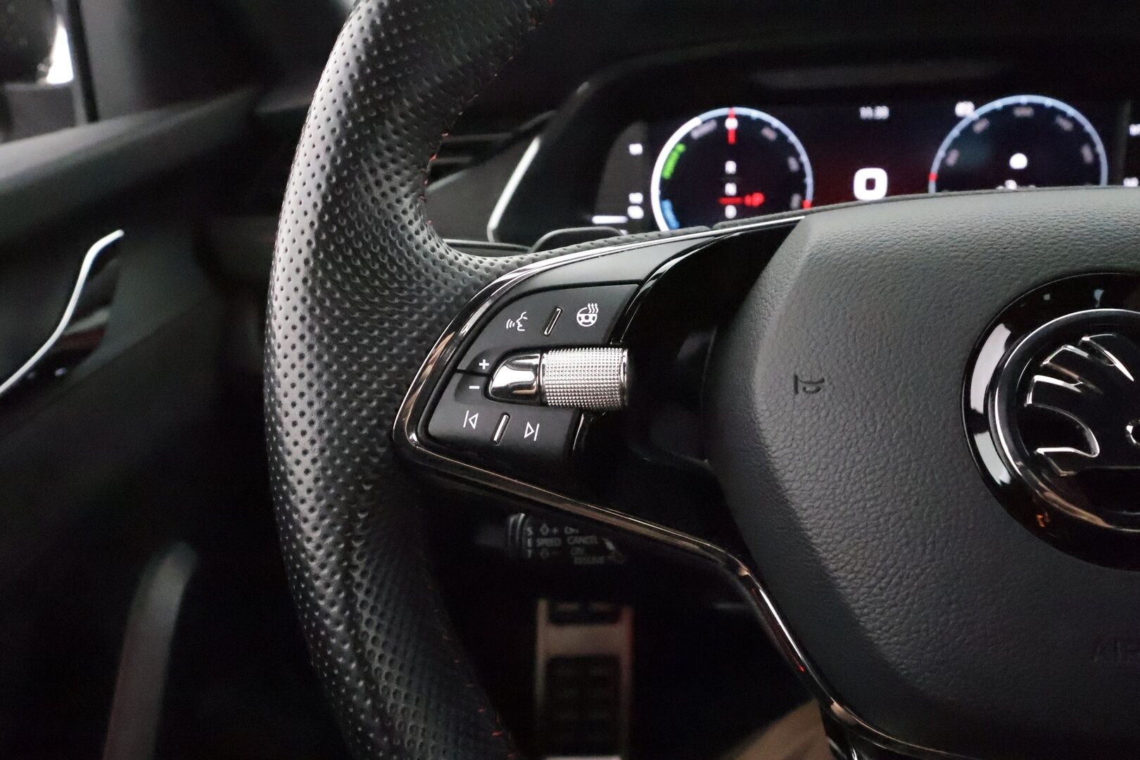 Skoda Octavia 2021 OCTAVIA RS 1.4 TSi PHEV ** Webasto / Adapt.Vakkari / Matrix-LED / P.kamera / Canton / Sporttipenkit Muistilla ** - Kahdet Renkaat / Akku Kuntotarkistettu!