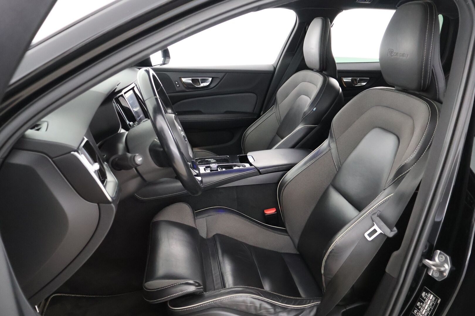 Volvo V60 2020 T8 TwE AWD R-Design aut - HUD | ACC | Panorama | Keyless | 360-Kamera