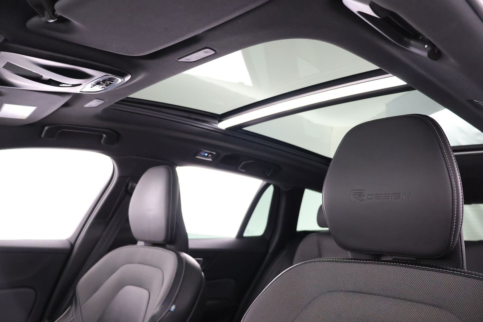 Volvo V60 2020 T8 TwE AWD R-Design aut - HUD | ACC | Panorama | Keyless | 360-Kamera