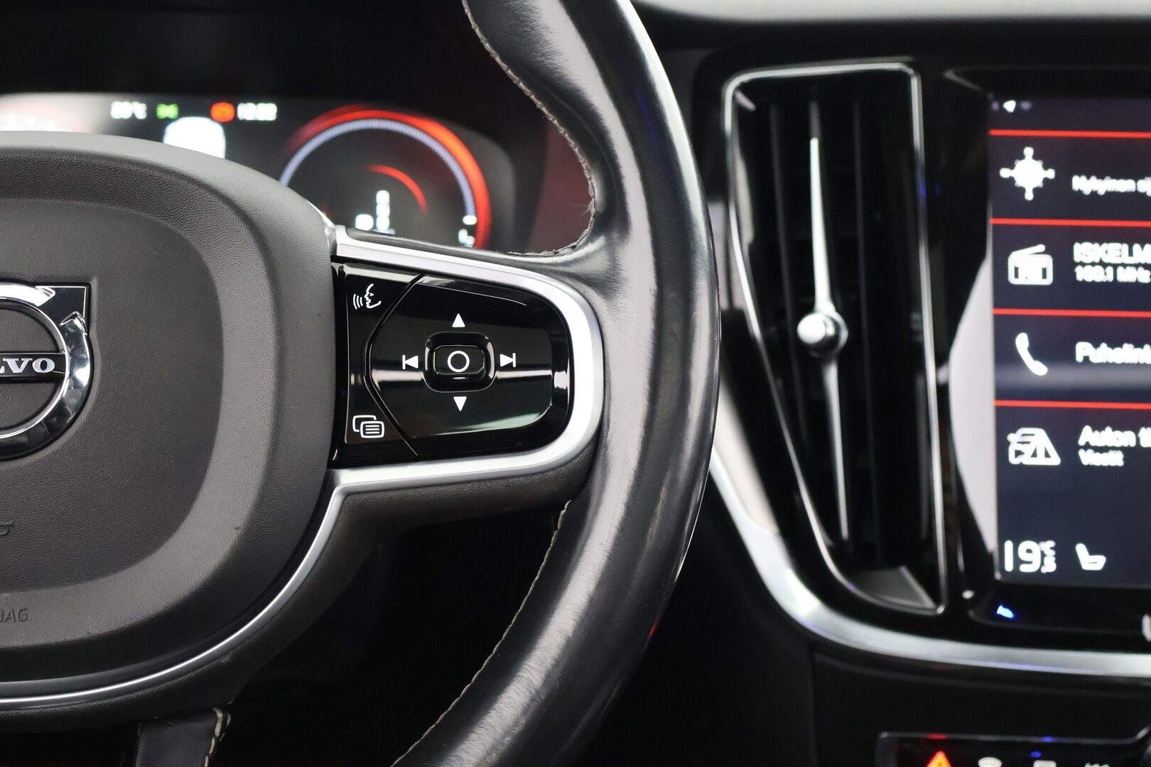 Volvo V60 2020 T8 TwE AWD R-Design aut - HUD | ACC | Panorama | Keyless | 360-Kamera