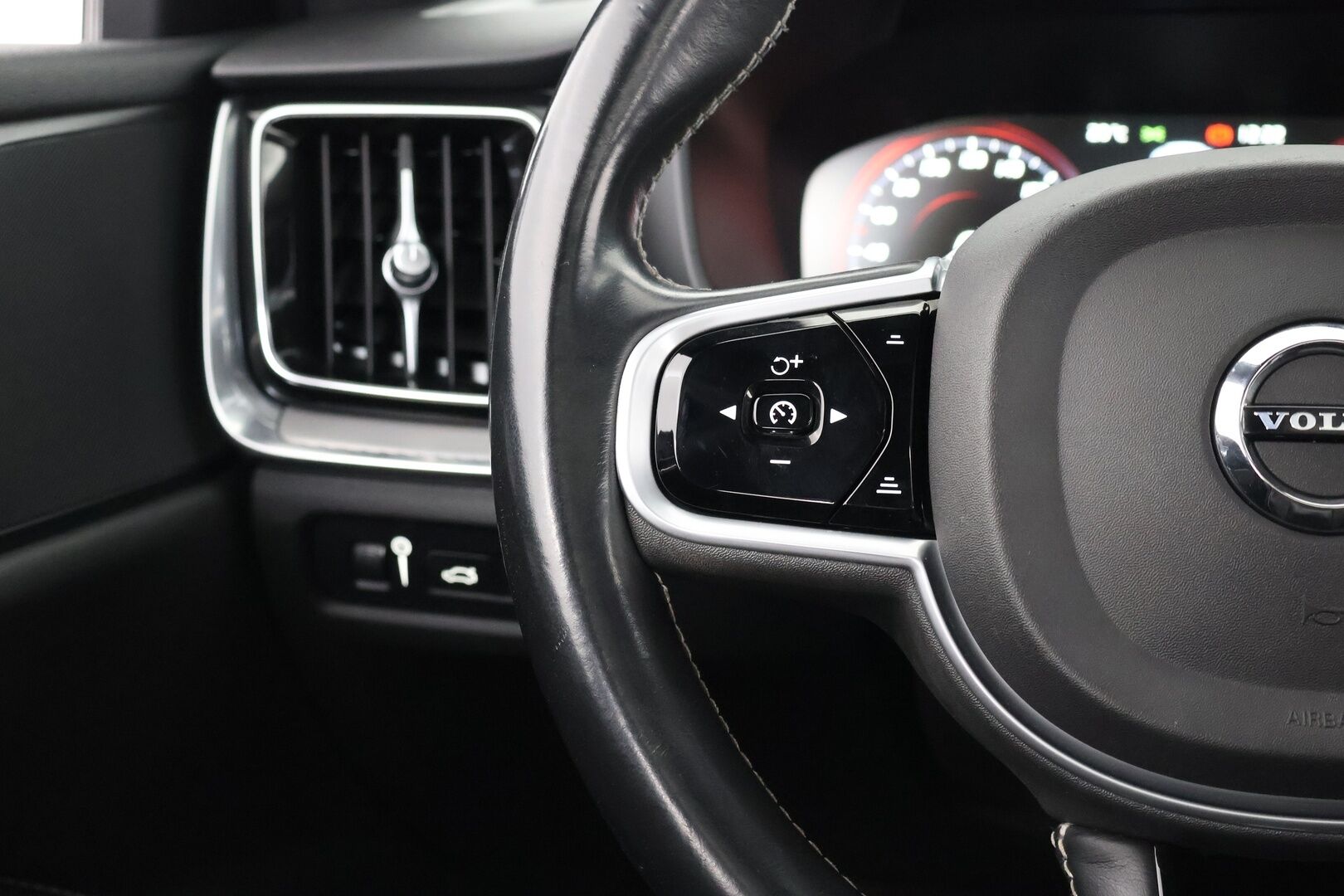 Volvo V60 2020 T8 TwE AWD R-Design aut - HUD | ACC | Panorama | Keyless | 360-Kamera