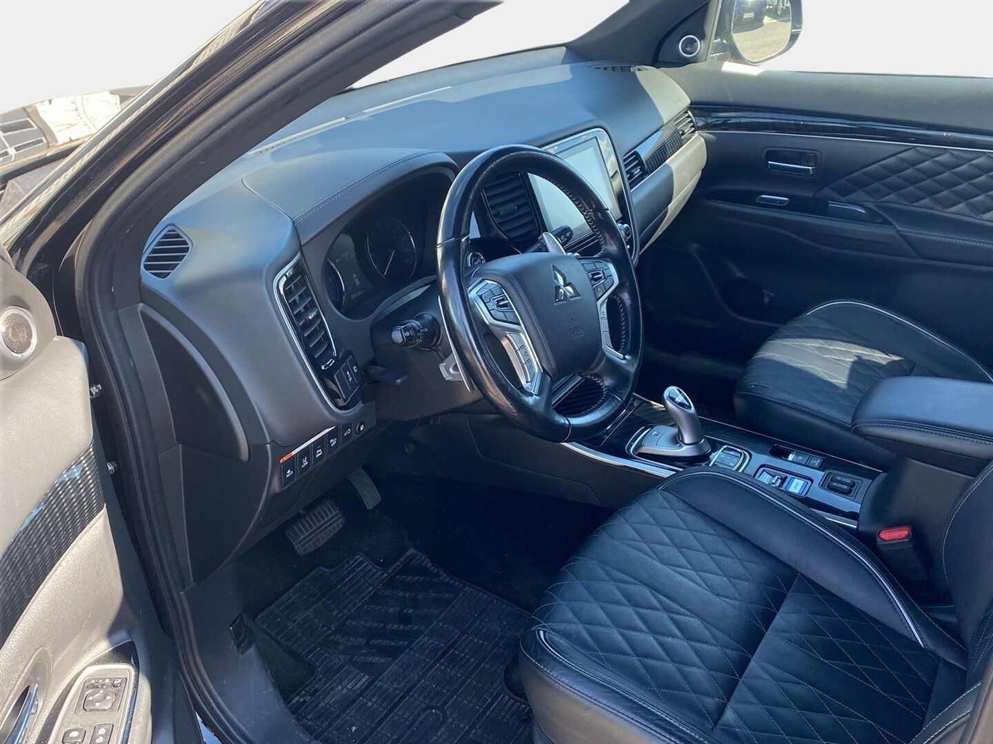 Mitsubishi OUTLANDER PHEV 2021 Instyle Business X 4WD 5P - Adapt.Vakkari / Tikkinahat / Power Sound System / Vetokoukku / Ratinlämmitys / Apple&Android / Remote Control / Supervarusteet!