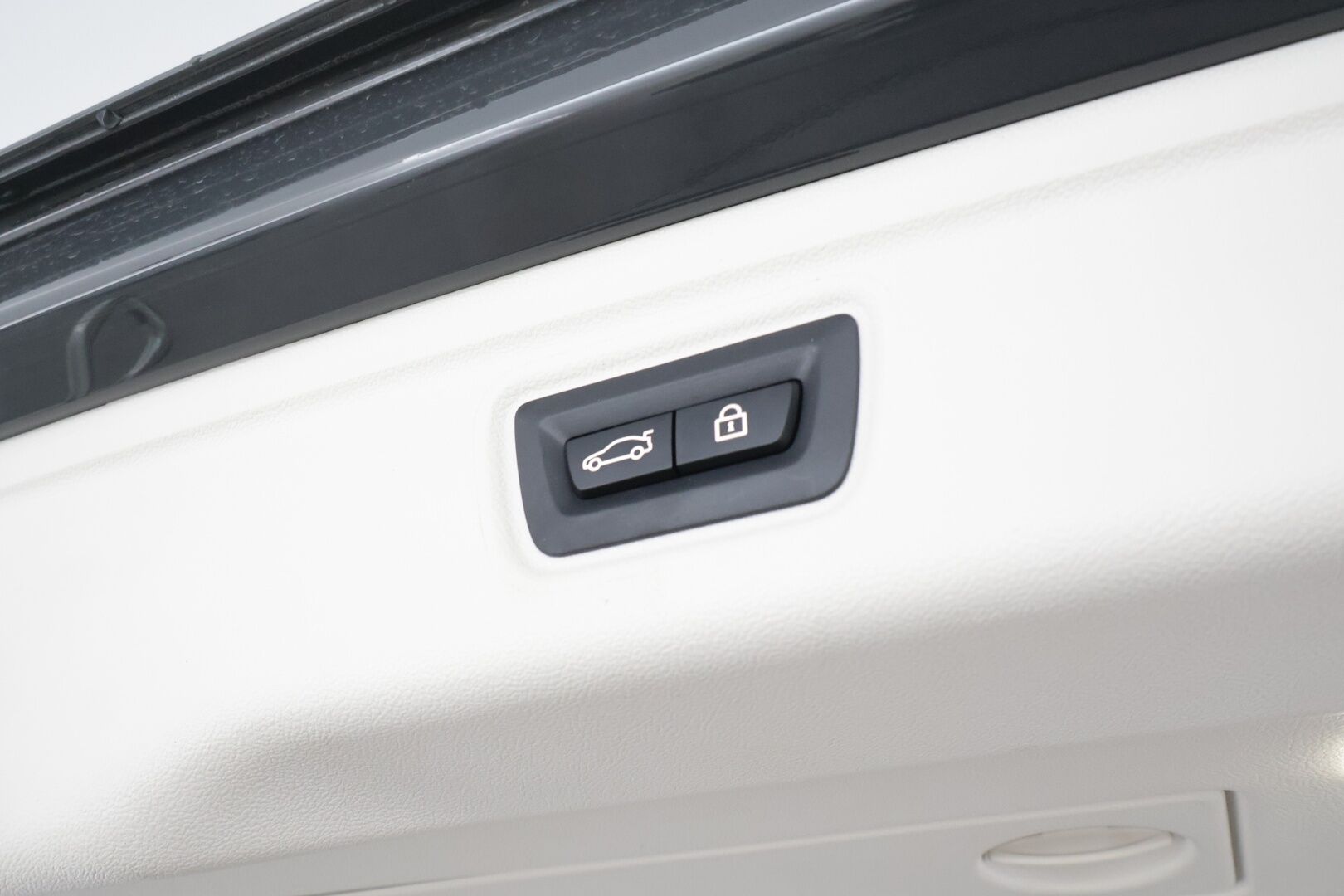 BMW 320 2023 G21 Touring 320d A xDrive Business MHEV * ACC / P.kamera / Panorama / LED / Hifi / Comfort Access / Webasto / Facelift * - Sporttinahat / 1.Om Suomi-auto / Kahdet renkaat aluvanteilla