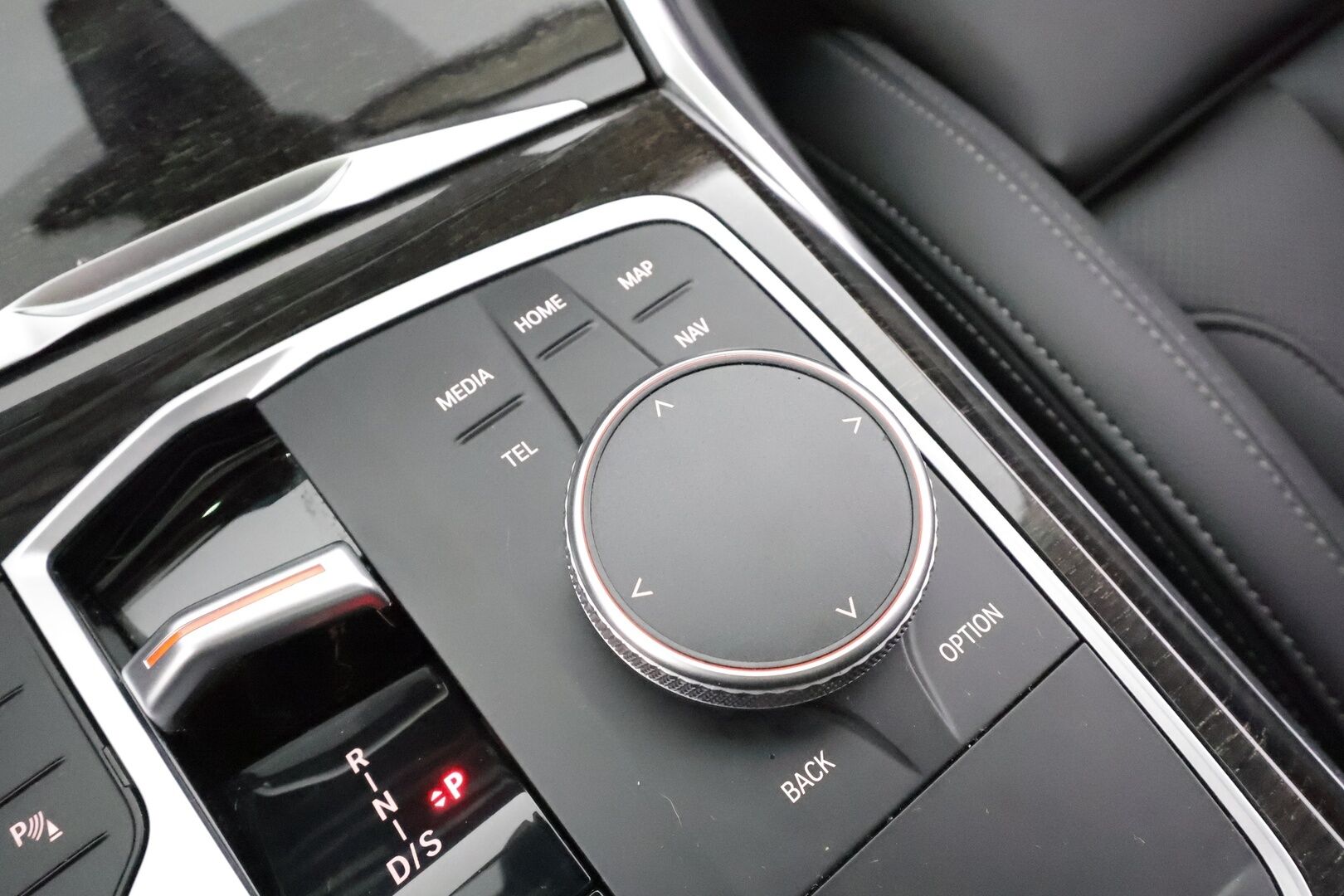 BMW 320 2023 G21 Touring 320d A xDrive Business MHEV * ACC / P.kamera / Panorama / LED / Hifi / Comfort Access / Webasto / Facelift * - Sporttinahat / 1.Om Suomi-auto / Kahdet renkaat aluvanteilla/ Vähä ajettu