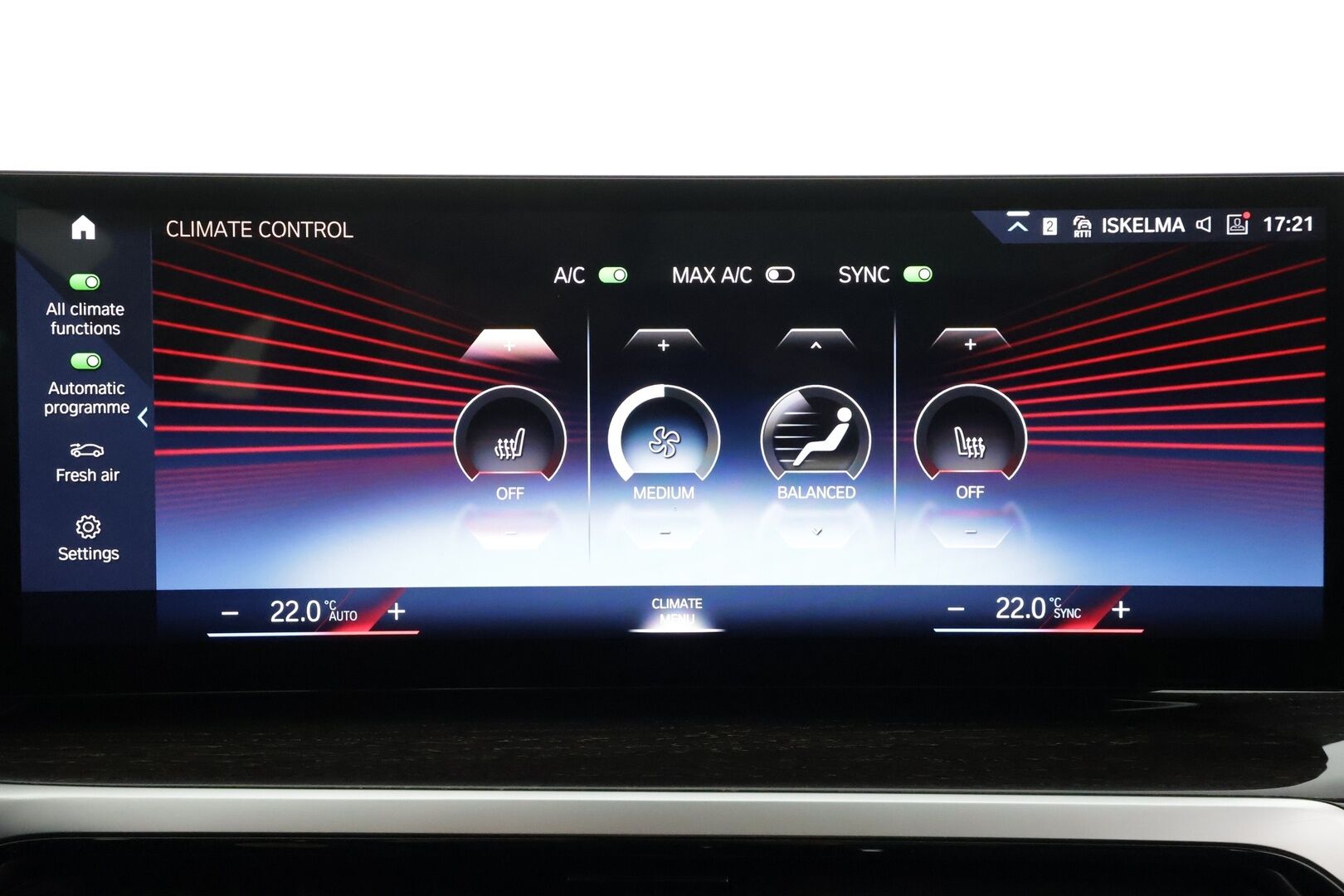 BMW 320 2023 G21 Touring 320d A xDrive Business MHEV * ACC / P.kamera / Panorama / LED / Hifi / Comfort Access / Webasto / Facelift * - Sporttinahat / 1.Om Suomi-auto / Kahdet renkaat aluvanteilla/ Vähä ajettu