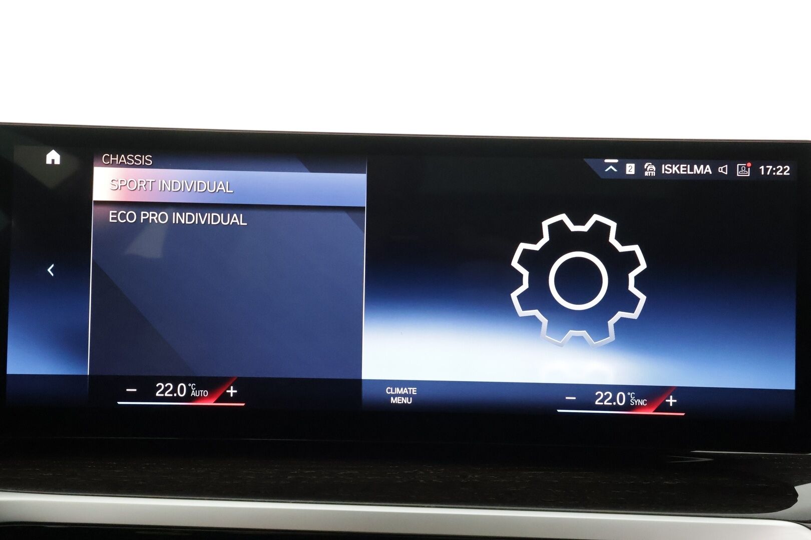 BMW 320 2023 G21 Touring 320d A xDrive Business MHEV * ACC / P.kamera / Panorama / LED / Hifi / Comfort Access / Webasto / Facelift * - Sporttinahat / 1.Om Suomi-auto / Kahdet renkaat aluvanteilla/ Vähä ajettu