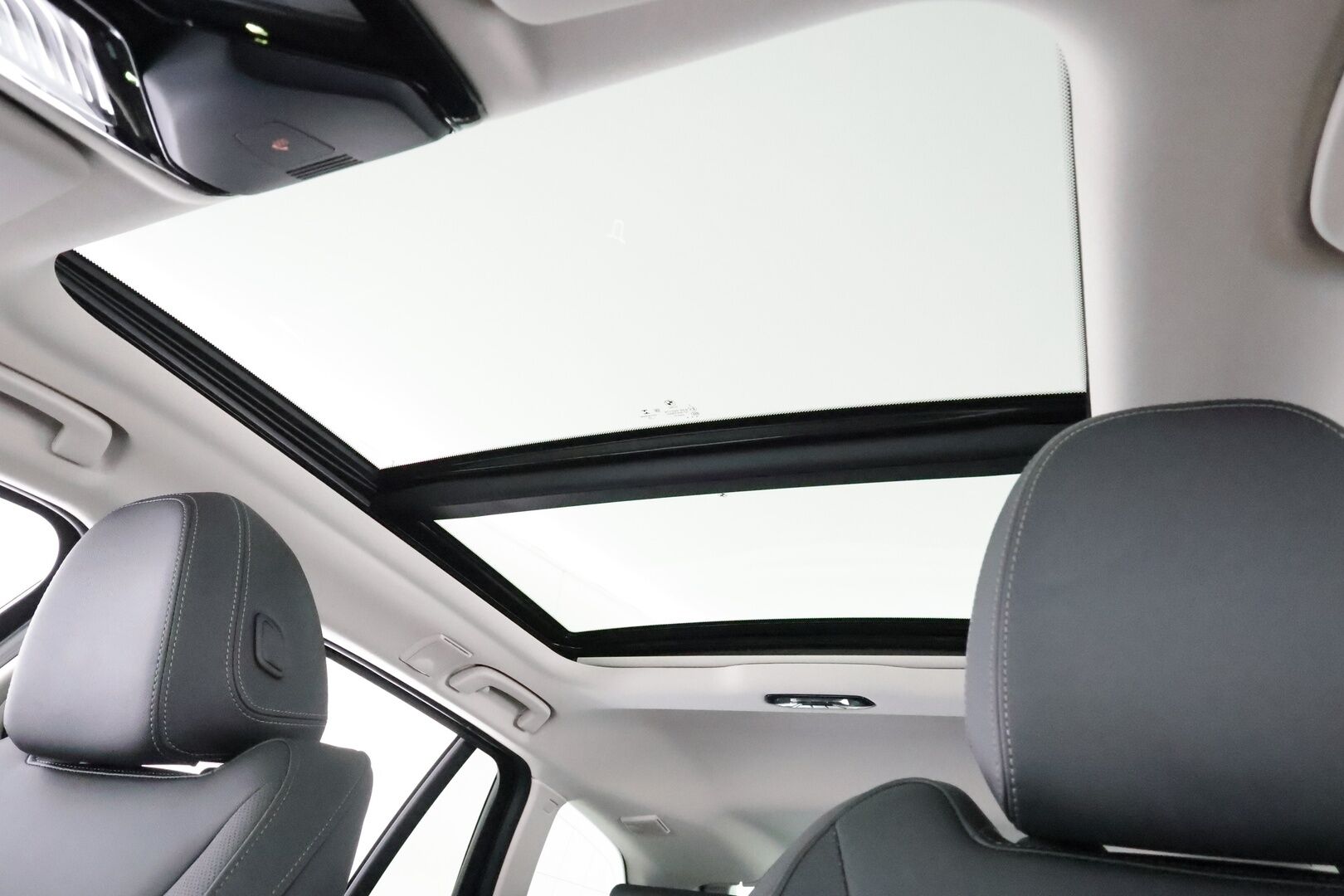 BMW 320 2023 G21 Touring 320d A xDrive Business MHEV * ACC / P.kamera / Panorama / LED / Hifi / Comfort Access / Webasto / Facelift * - Sporttinahat / 1.Om Suomi-auto / Kahdet renkaat aluvanteilla