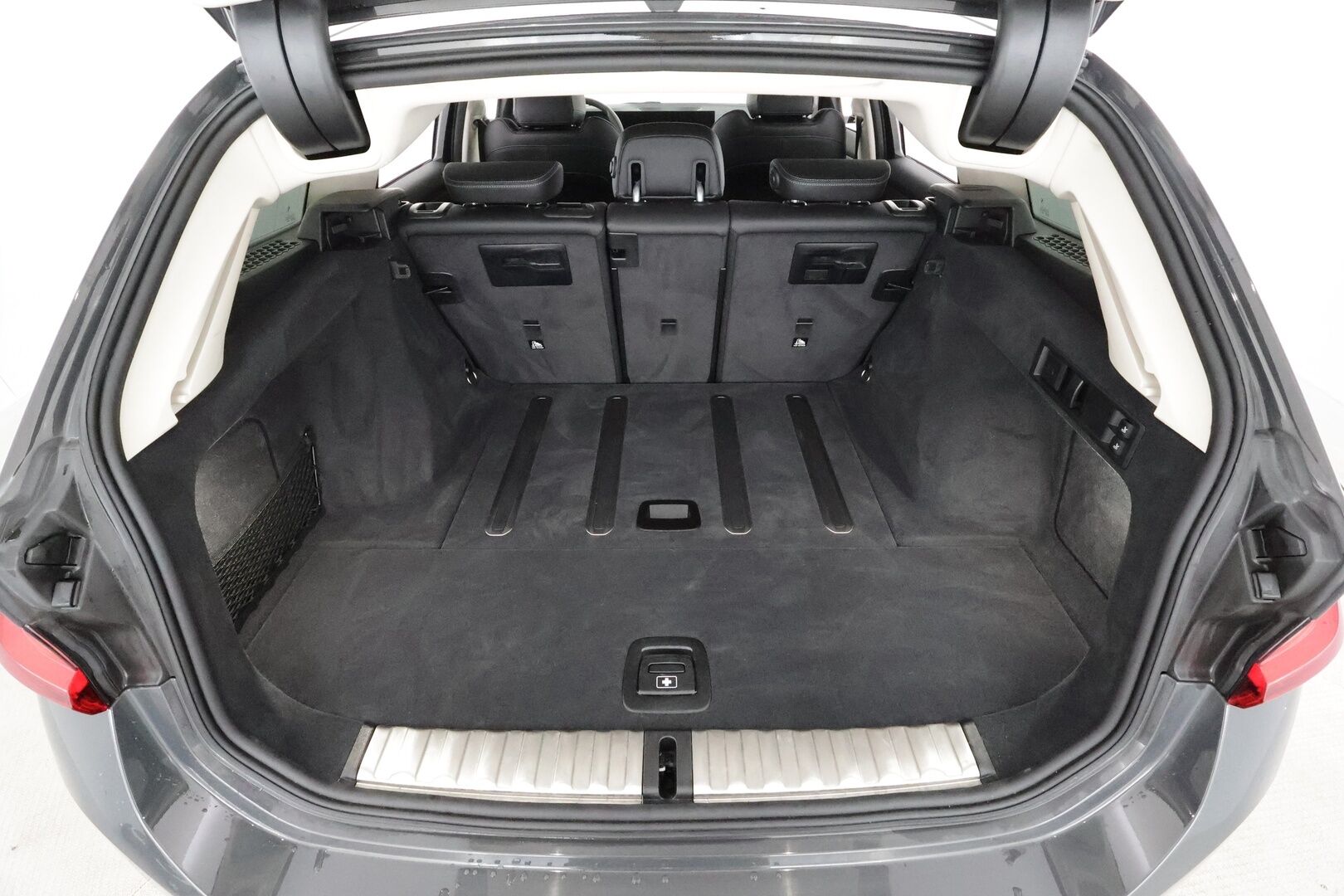 BMW 320 2023 G21 Touring 320d A xDrive Business MHEV Facelift *Webasto / ACC / P.kamera / Panorama / LED / Hifi / Comfort Access* - Sporttinahat / 1.Om Suomi-auto / Kahdet renkaat aluvanteilla/ Vähä ajettu