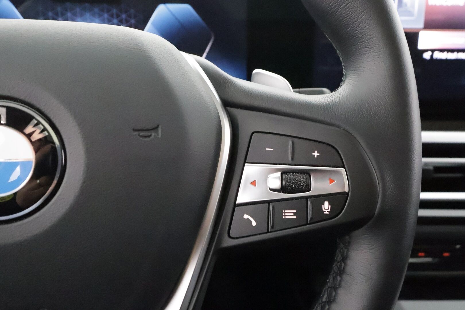 BMW 320 2023 G21 Touring 320d A xDrive Business MHEV * ACC / P.kamera / Panorama / LED / Hifi / Comfort Access / Webasto / Facelift * - Sporttinahat / 1.Om Suomi-auto / Kahdet renkaat aluvanteilla - HULLU BLACKWEEK KORKOTARJOUS 2,49%