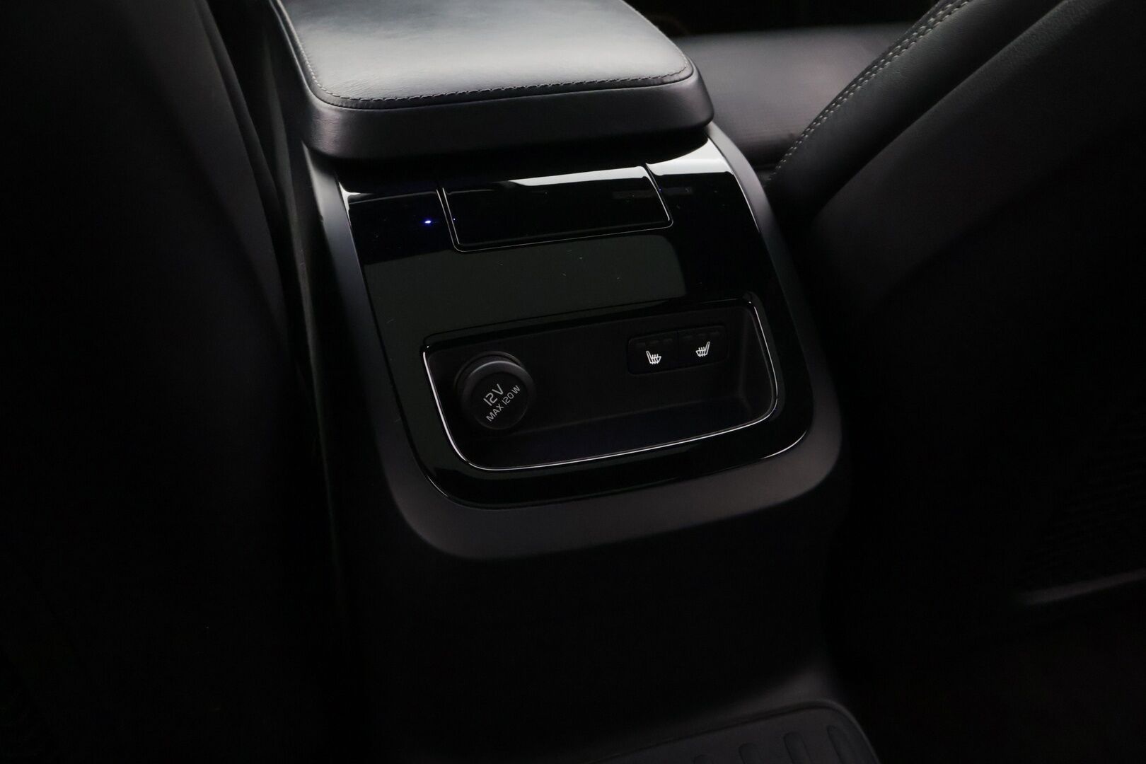 Volvo V90 2020 T8 R-Design / H&K / Panorama / HUD / BLIS / P.kamera / Webasto / Adapt vakkari / Navi / Carplay - Todella kattavat varusteet / Juuri katsastettu / Juuri huollettu ja jakohihna vaihdettu 11/ 2024 / 2X renkaat / Ilmastoidut ja hierovat istuimet /