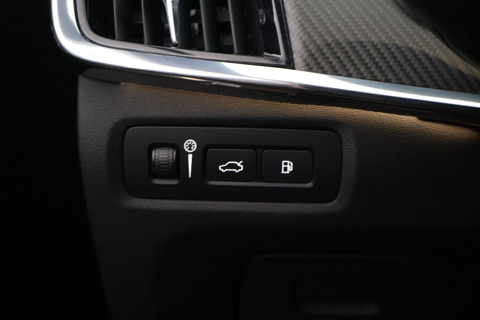Volvo V90 2020 T8 R-Design / H&K / Panorama / HUD / BLIS / P.kamera / Webasto / Adapt vakkari / Navi / Carplay - Todella kattavat varusteet / Juuri katsastettu / Juuri huollettu ja jakohihna vaihdettu 11/ 2024 / 2X renkaat / Ilmastoidut ja hierovat istuimet /