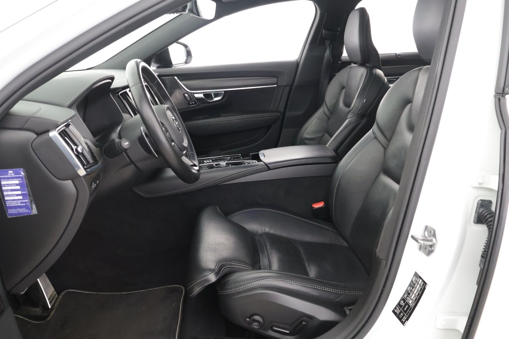 Volvo V90 2020 T8 R-Design / H&K / Panorama / HUD / BLIS / P.kamera / Webasto / Adapt vakkari / Navi / Carplay - Todella kattavat varusteet / Juuri katsastettu / Juuri huollettu ja jakohihna vaihdettu 11/ 2024 / 2X renkaat / Ilmastoidut ja hierovat istuimet /