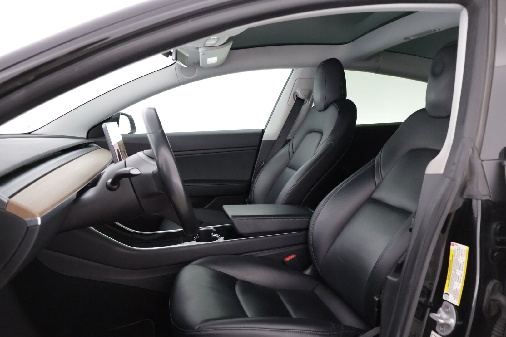 TESLA MODEL 3 2019 * Premium audio / Autopilot / Musta Nahkasisusta * - Todella näyttävä Performance 2x renkailla!
