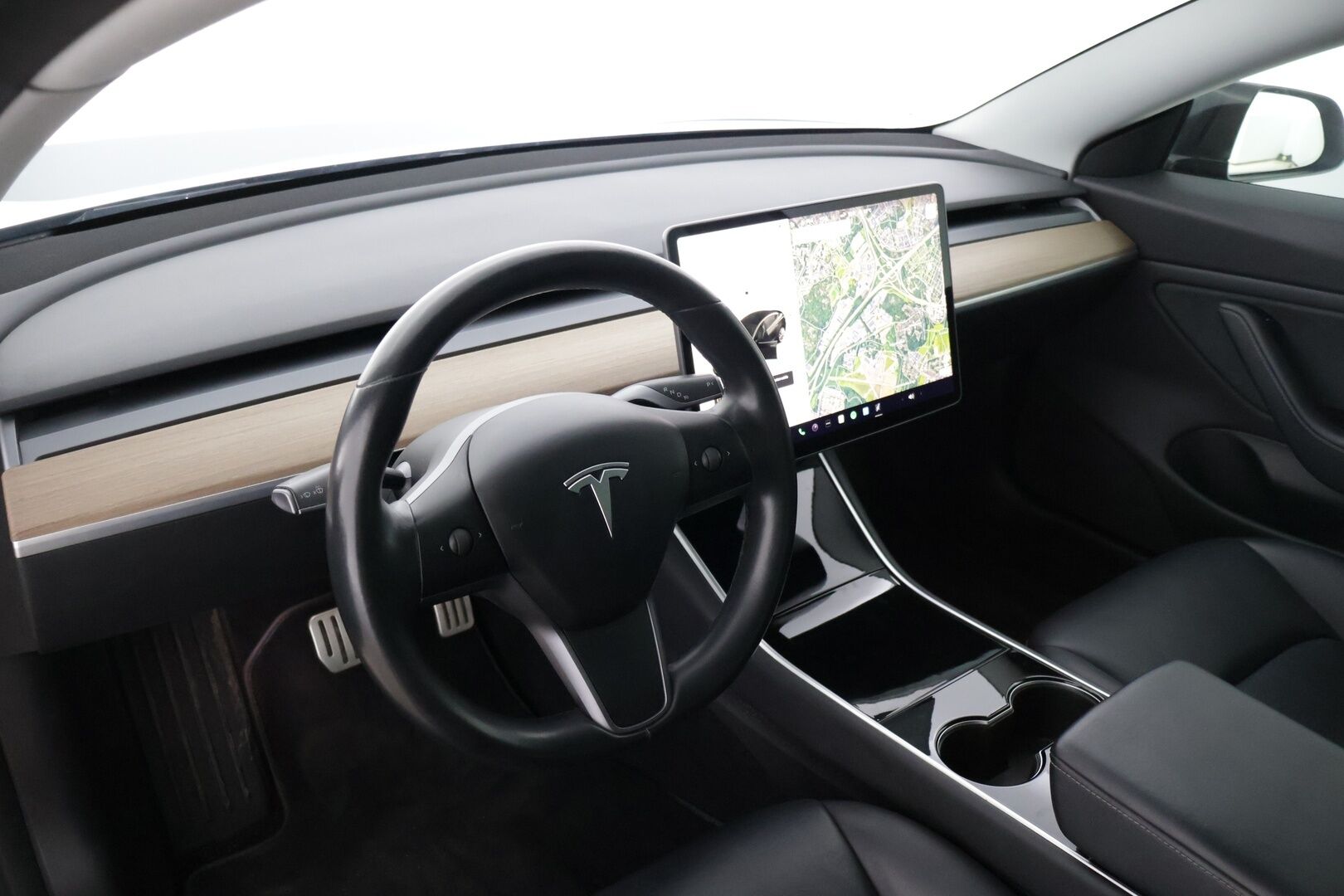 TESLA MODEL 3 2019 * Premium audio / Autopilot / Musta Nahkasisusta * - Todella näyttävä Performance 2x renkailla!