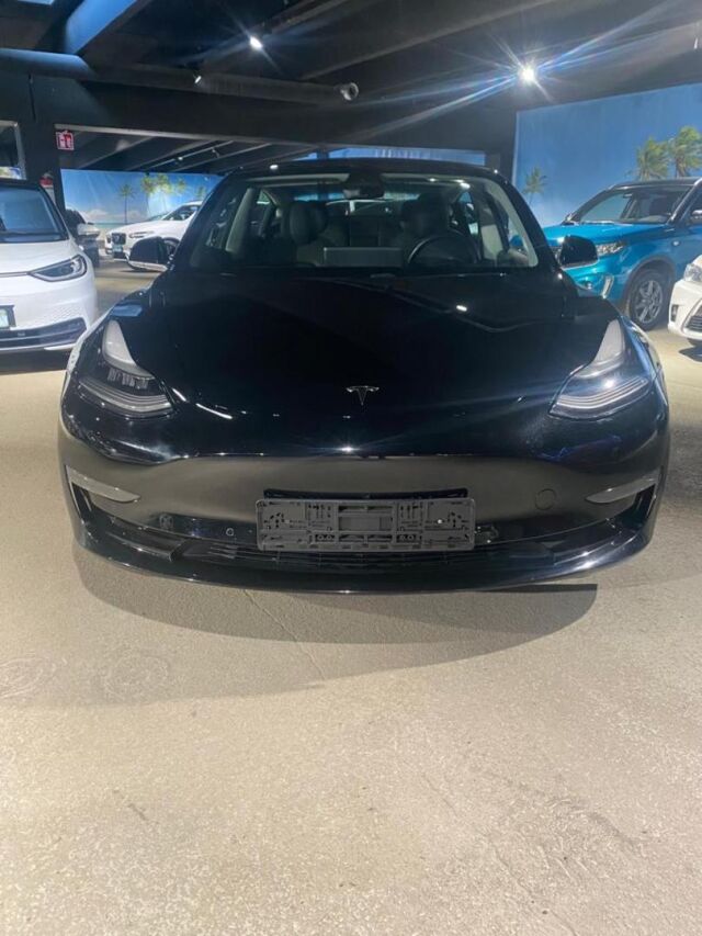 TESLA MODEL 3 -kuva