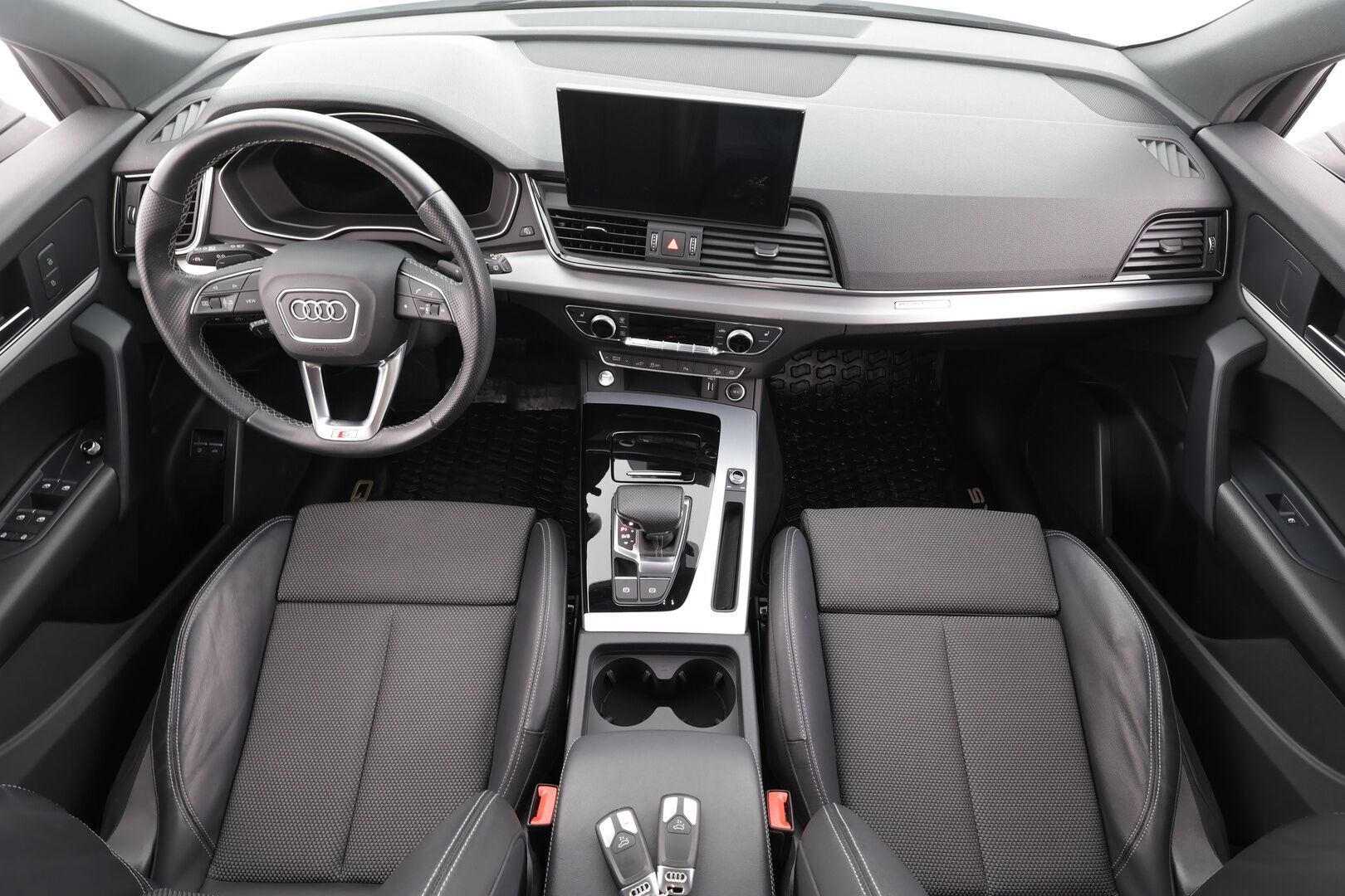 Audi Q5 2023 Advanced Progress 50 TFSI e 220 kW quattro S tronic * ACC / Koukku / Ilma-alusta / Sporttipenkit / LED / P.Kamera / Kaistavahti * - 1.Om Suomi-auto / Kahdet renkaat aluvanteilla - HULLUT AVAJAISHULINAT KORKOTARJOUS 3,29 %