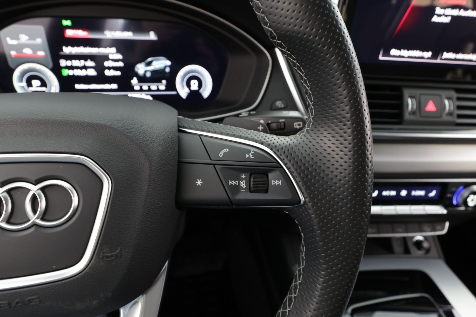 Audi Q5 2023 Advanced Progress 50 TFSI e 220 kW quattro S tronic * ACC / Koukku / Ilma-alusta / Sporttipenkit / LED / P.Kamera / Kaistavahti * - 1.Om Suomi-auto / Kahdet renkaat aluvanteilla - HULLUT AVAJAISHULINAT KORKOTARJOUS 3,29 %
