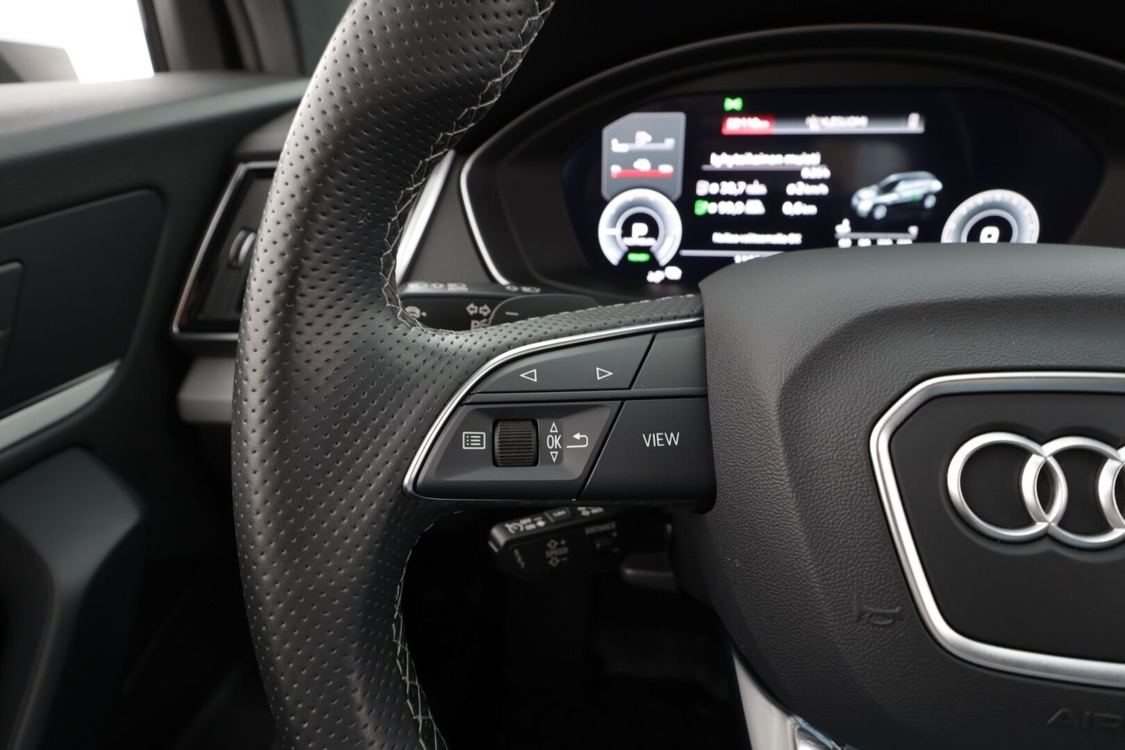 Audi Q5 2023 Advanced Progress 50 TFSI e 220 kW quattro S tronic * ACC / Koukku / Ilma-alusta / Sporttipenkit / LED / P.Kamera / Kaistavahti * - 1.Om Suomi-auto / Kahdet renkaat aluvanteilla - HULLUT AVAJAISHULINAT KORKOTARJOUS 3,29 %