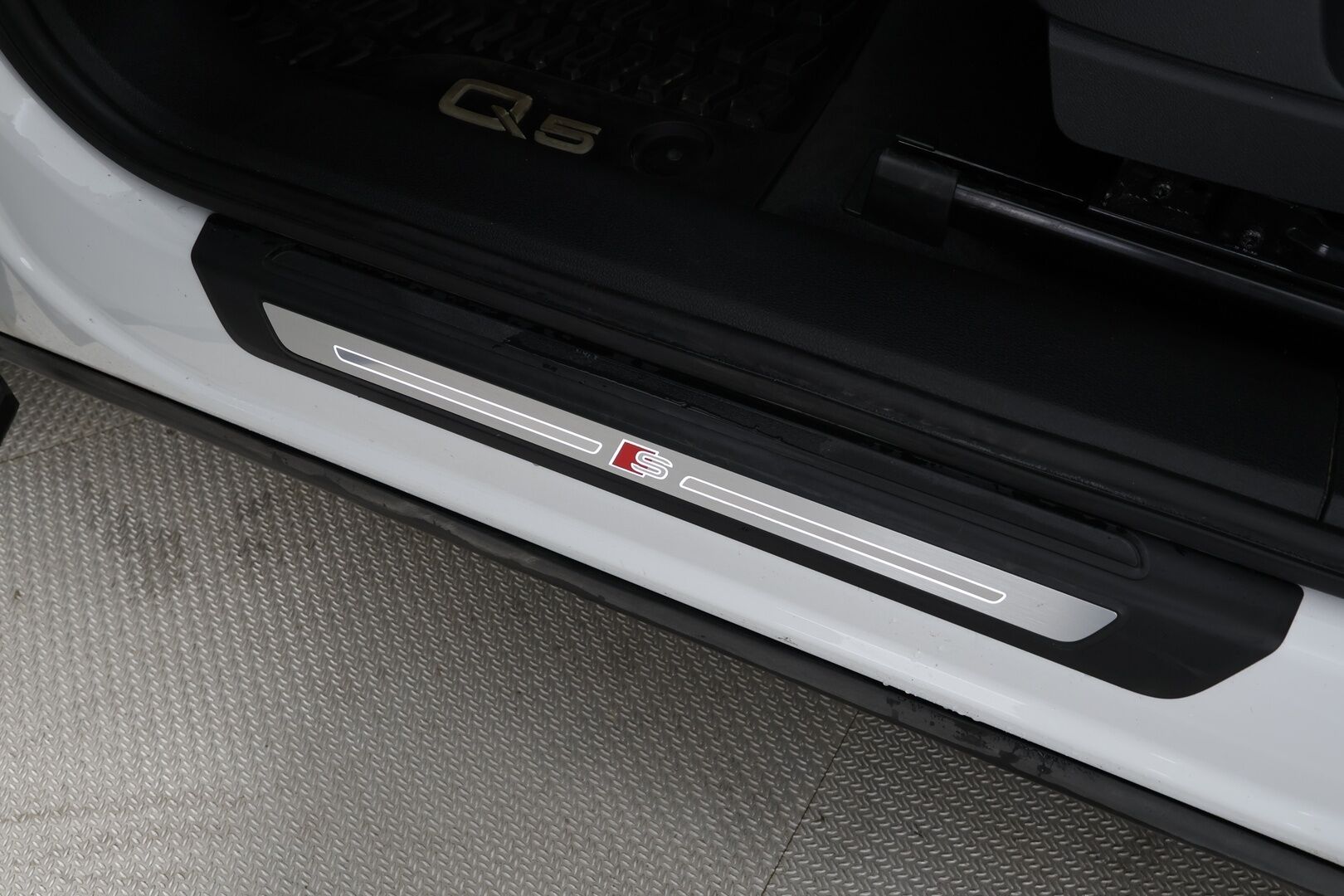 Audi Q5 2023 Advanced Progress 50 TFSI e 220 kW quattro S tronic * ACC / Koukku / Ilma-alusta / Sporttipenkit / LED / P.Kamera / Kaistavahti * - 1.Om Suomi-auto / Kahdet renkaat aluvanteilla - HULLUT AVAJAISHULINAT KORKOTARJOUS 3,29 %