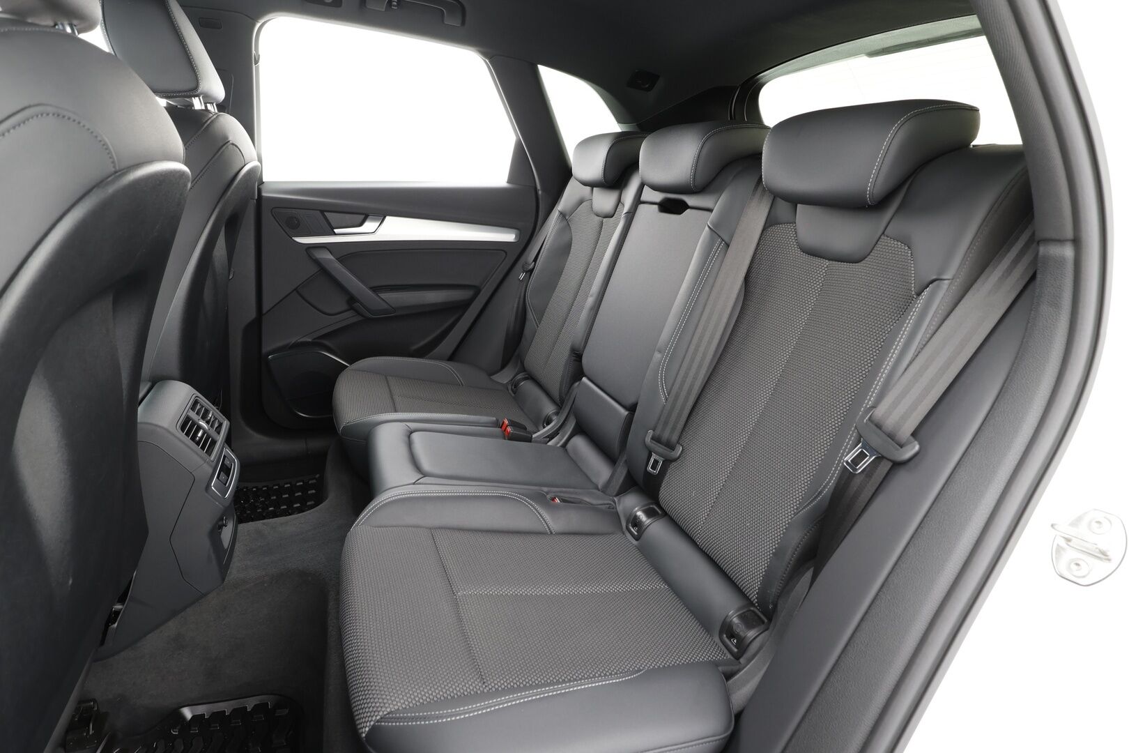 Audi Q5 2023 Advanced Progress 50 TFSI e 220 kW quattro S tronic * ACC / Koukku / Ilma-alusta / Sporttipenkit / LED / P.Kamera / Kaistavahti * - 1.Om Suomi-auto / Kahdet renkaat aluvanteilla - HULLUT AVAJAISHULINAT KORKOTARJOUS 3,29 %