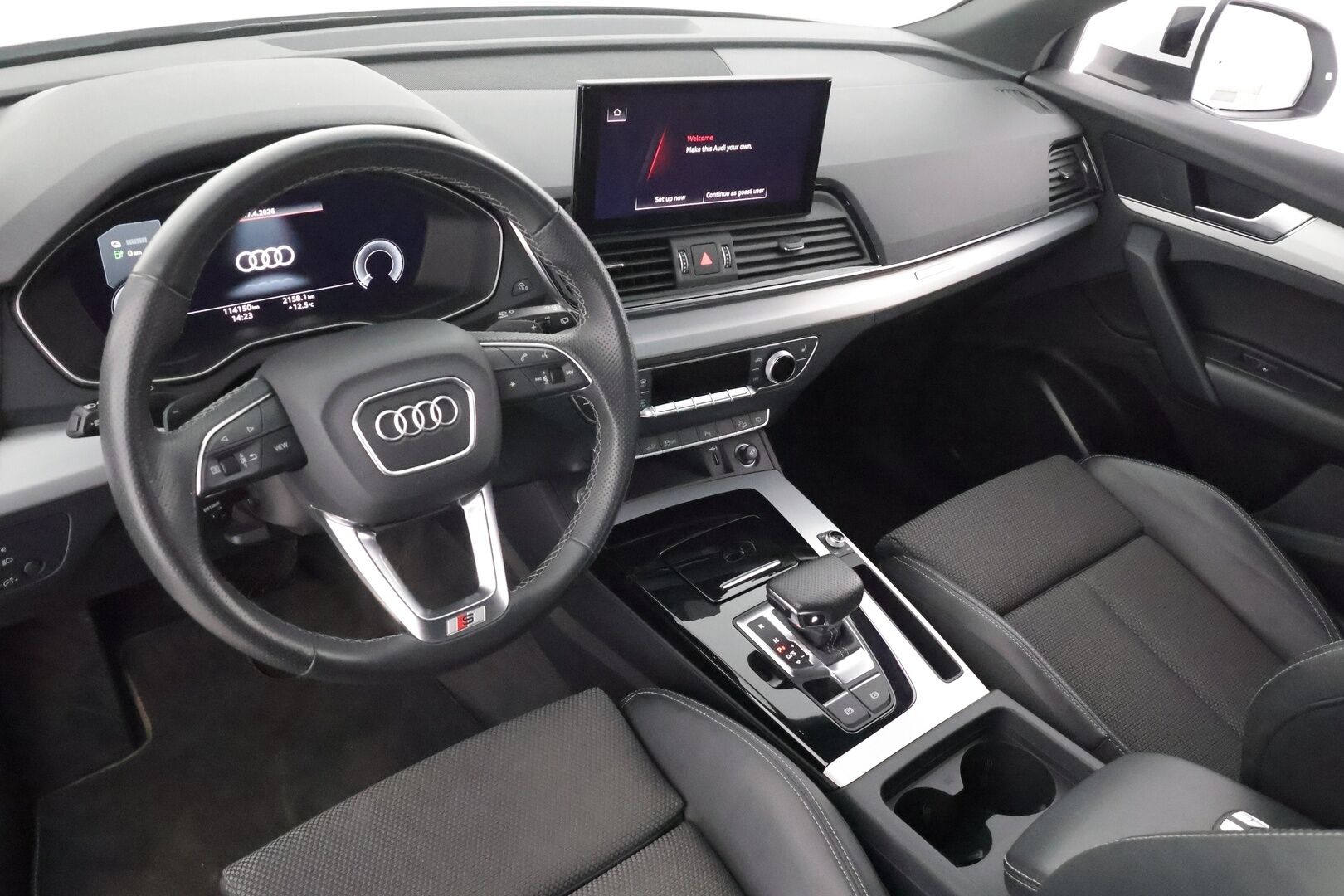 Audi Q5 2023 Advanced 50 TFSI e 220 kW quattro S tronic Electrified Edition - Ilma-alusta | Koukku | ACC | LED | Sportpenki1-om Suomi-auto | Kahdet renkaat aluvanteilla | 2x Latauskaapelit