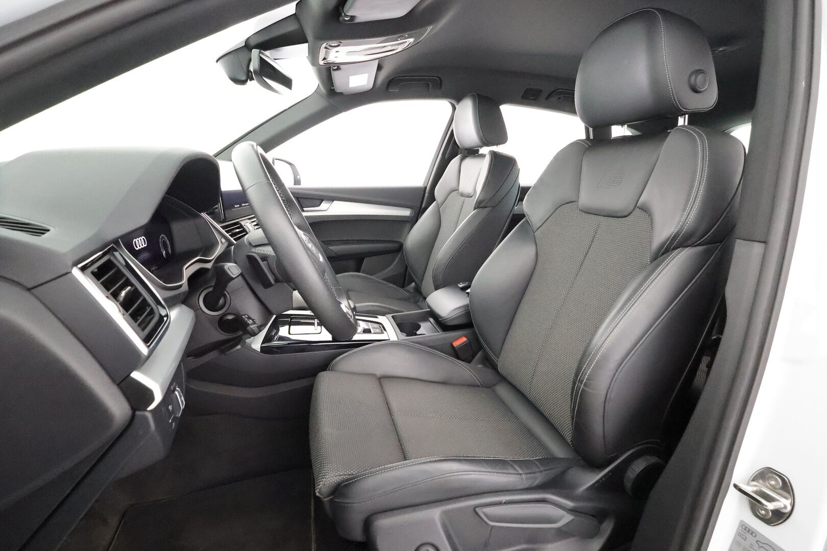 Audi Q5 2023 Advanced 50 TFSI e 220 kW quattro S tronic Electrified Edition - Ilma-alusta | Koukku | ACC | LED | Sportpenki1-om Suomi-auto | Kahdet renkaat aluvanteilla | 2x Latauskaapelit