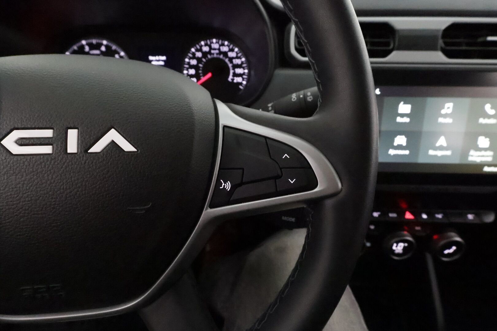 Dacia Duster 2023 TCe 150 4x4 Journey **Vakkari / P.kamera / Navi / Koukku / Apple&Android** - 1.Om Suomi-auto / Kahdet renkaat aluvanteilla / Merkkihuollettu